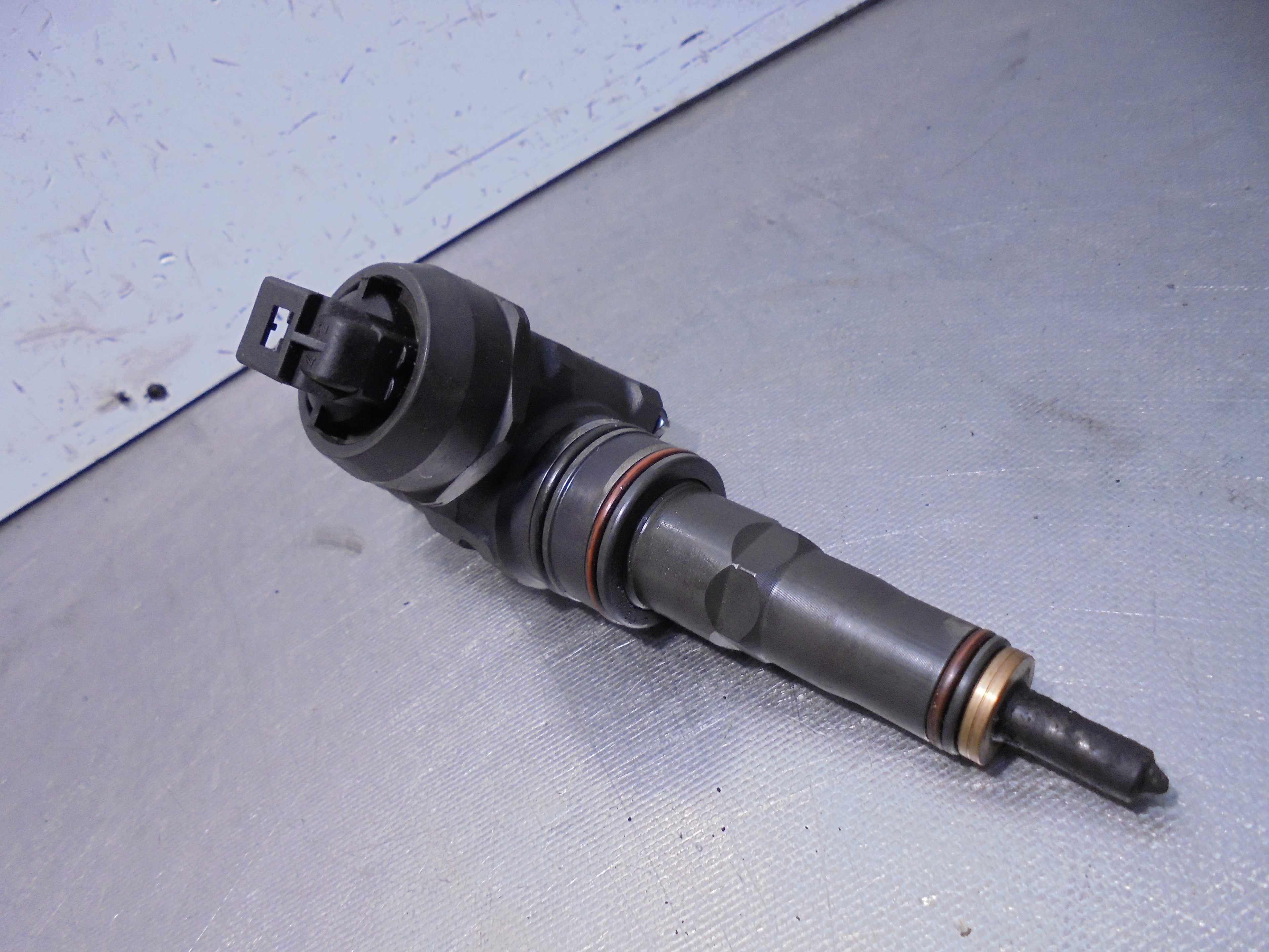 VOLKSWAGEN Golf 4 generation (1997-2006) Injector de combustibil 038130073A 25072359