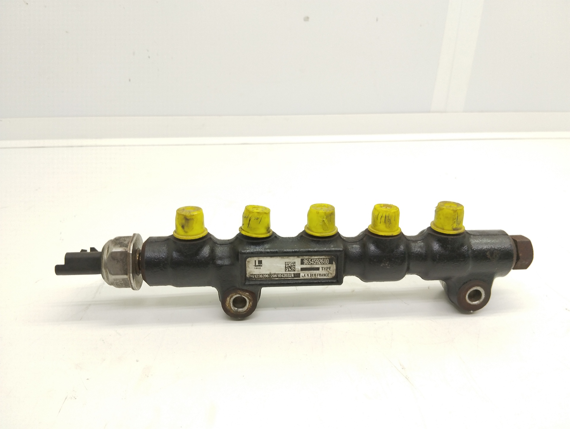 CITROËN Xsara Picasso 1 generation (1999-2010) Fuel Rail 9654592680 25079621