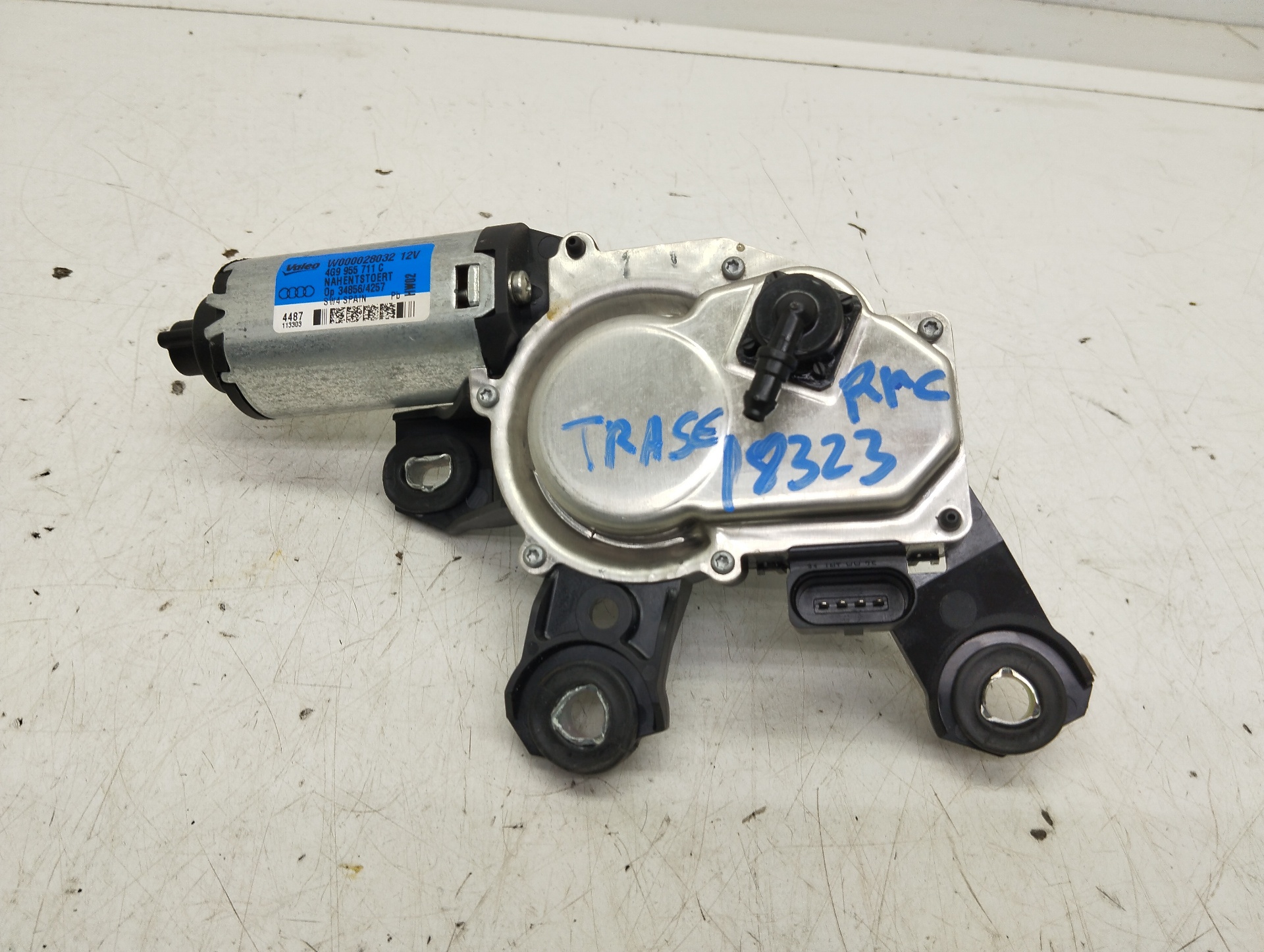 AUDI Q3 8U (2011-2020) Bagāžas nodalījuma loga tīrītāja motorīts 4G9955711C 25896337