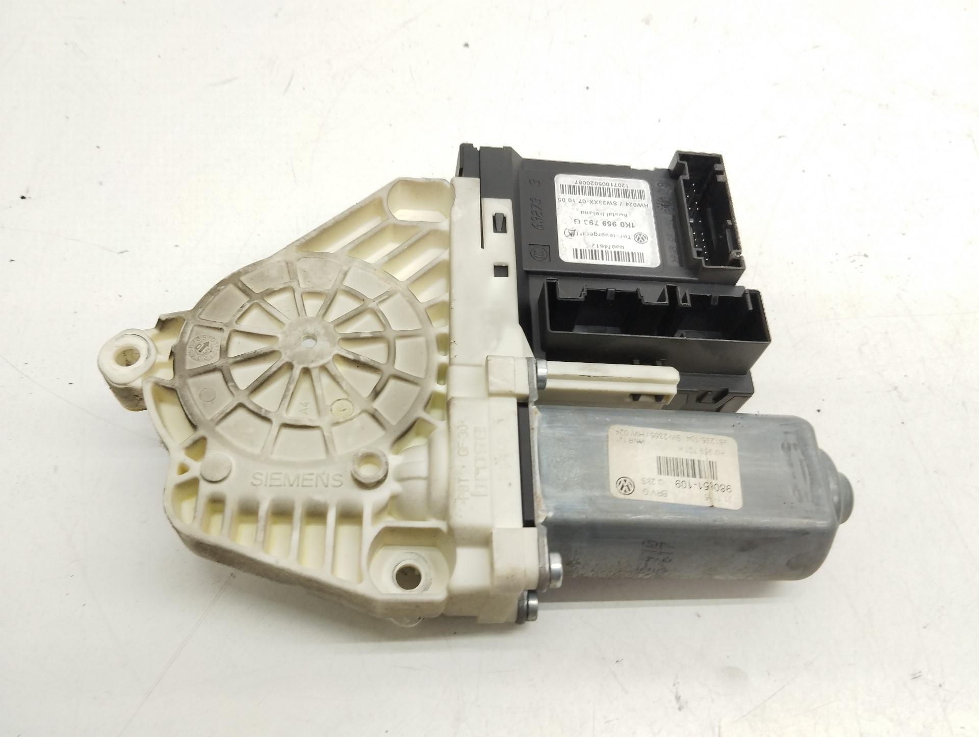 VOLKSWAGEN Passat B6 (2005-2010) Front Left Door Window Regulator Motor 1K0959701K 25083768