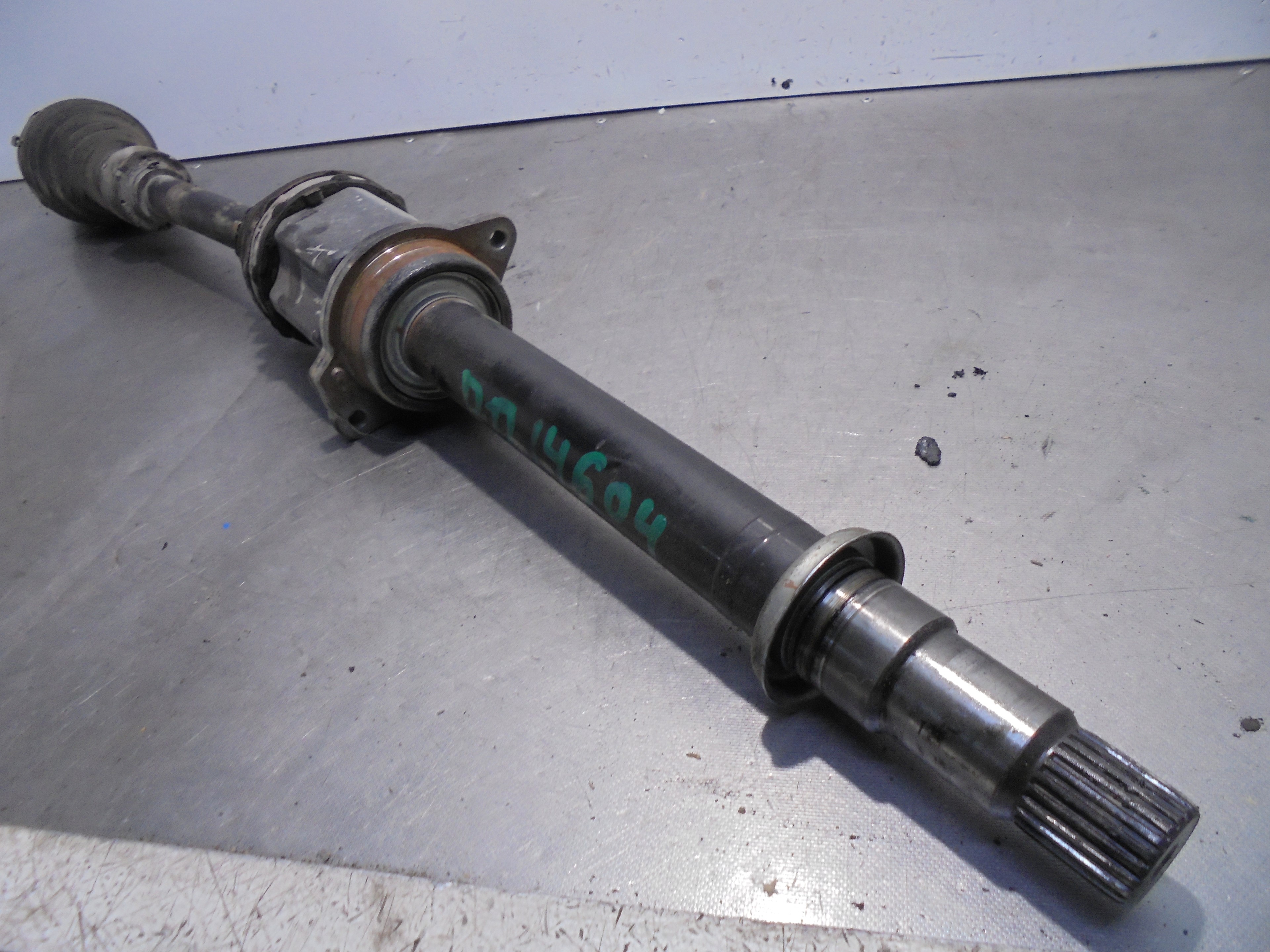 TOYOTA Avensis T27 Front Right Driveshaft 23313797