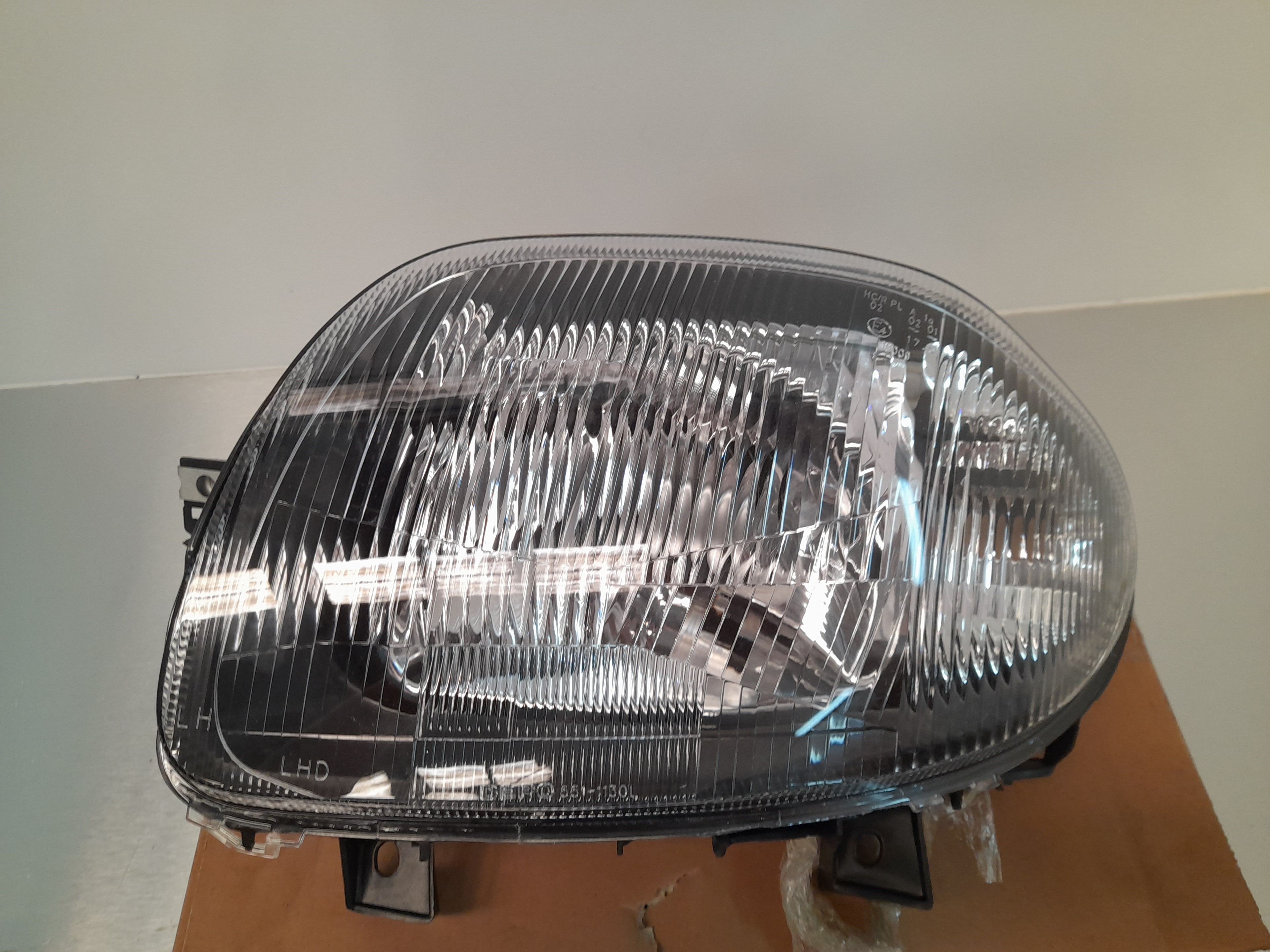 RENAULT Clio 3 generation (2005-2012) Front Left Headlight IPARLUX 23322500