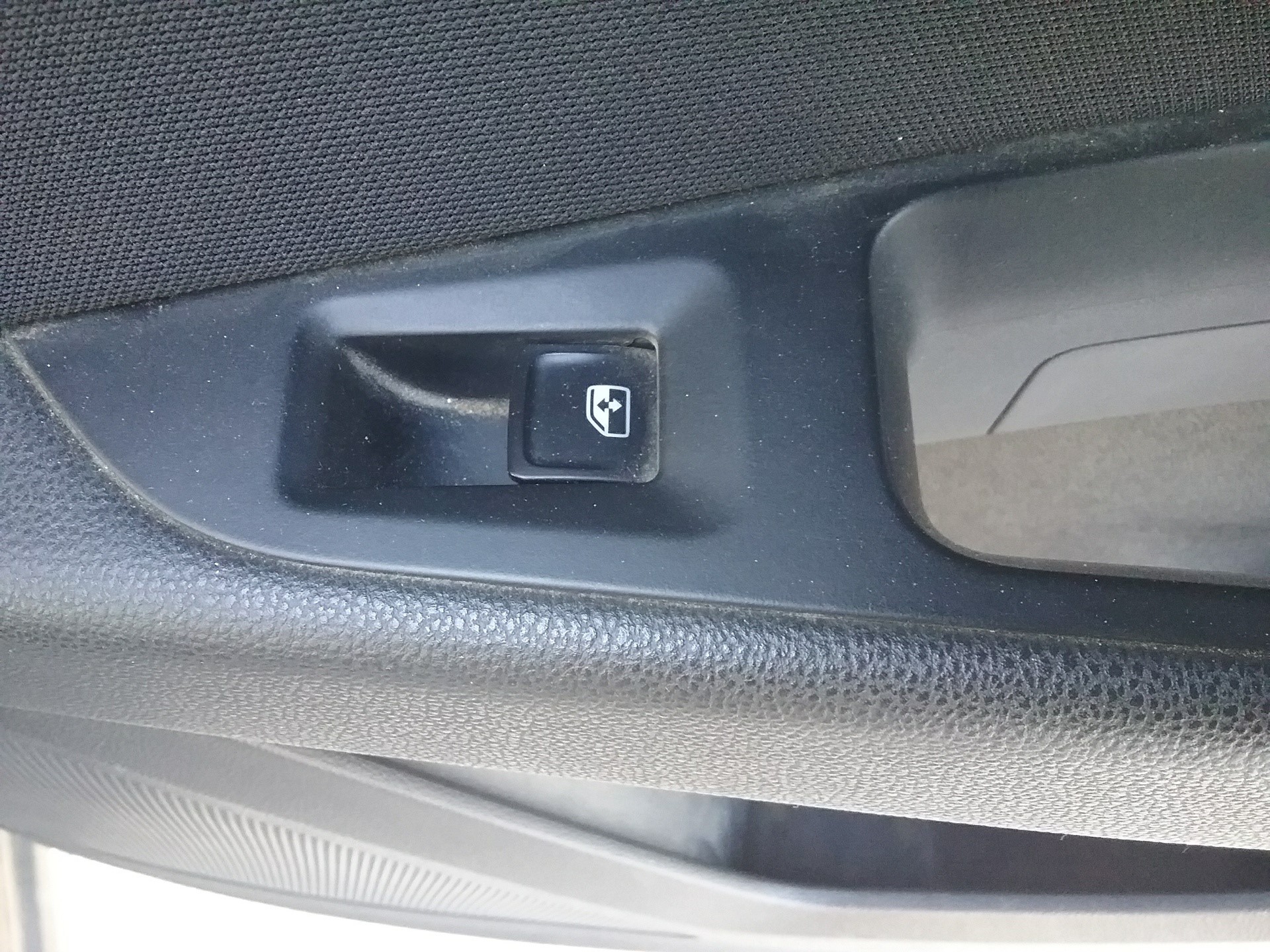SEAT Leon 3 generation (2012-2020) Galinių dešinių durų langų pakėlimo mygtukas 5G0959855Q 23333051