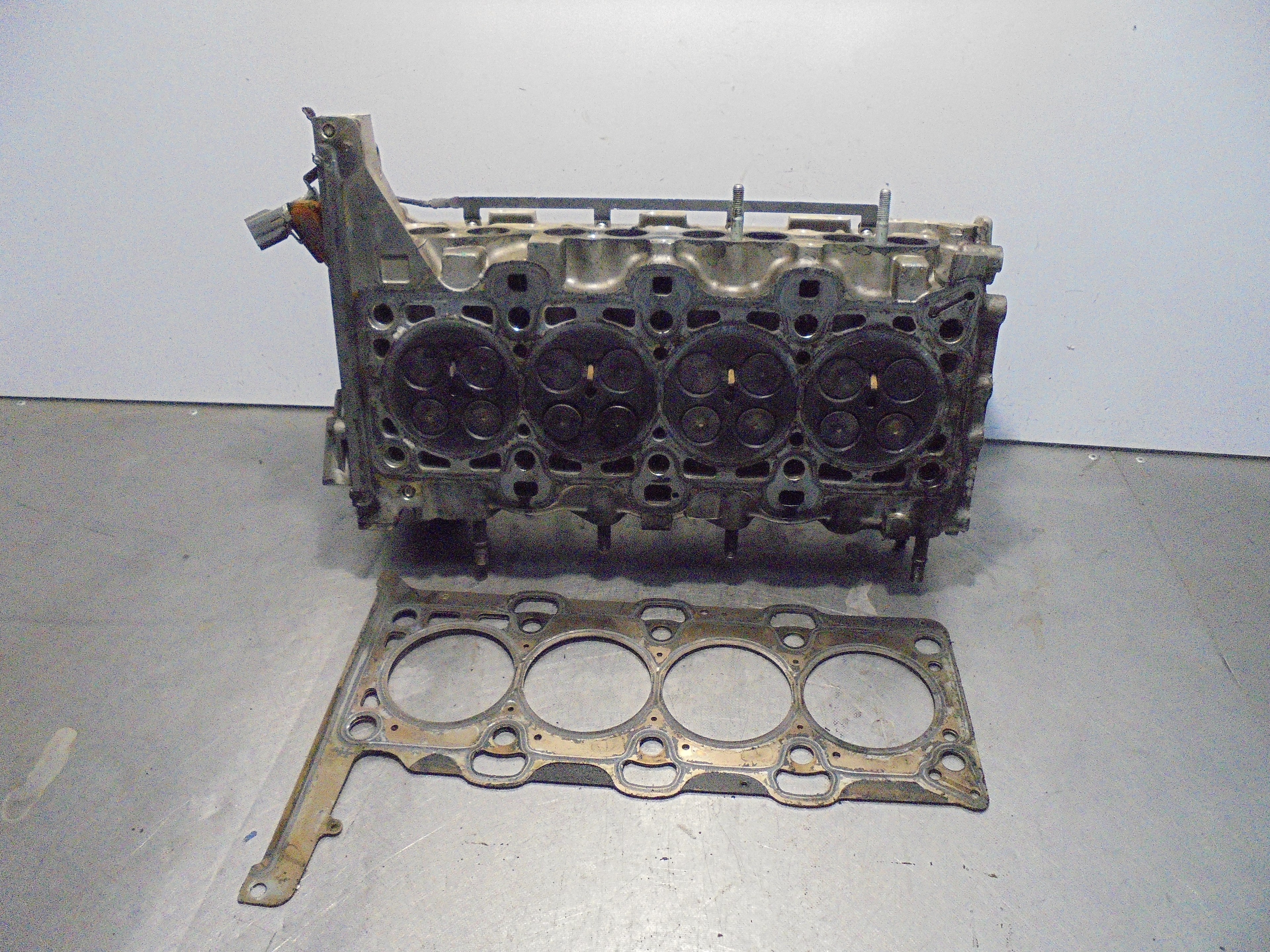 KIA Sorento 1 generation (2002-2011) Engine Cylinder Head 221112F000 25213577