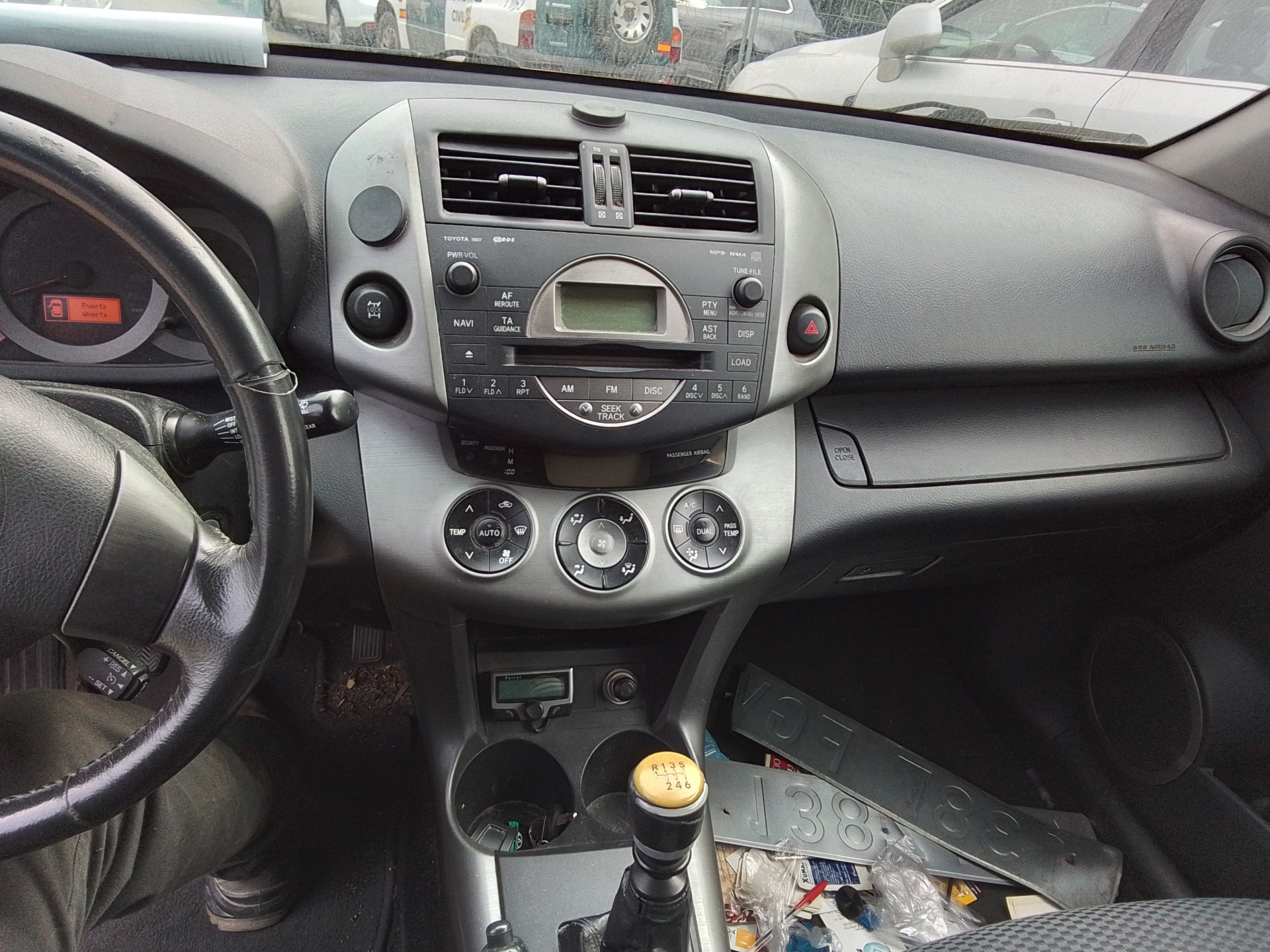 TOYOTA RAV4 2 generation (XA20) (2000-2006) Støtdemper foran venstre 25209283