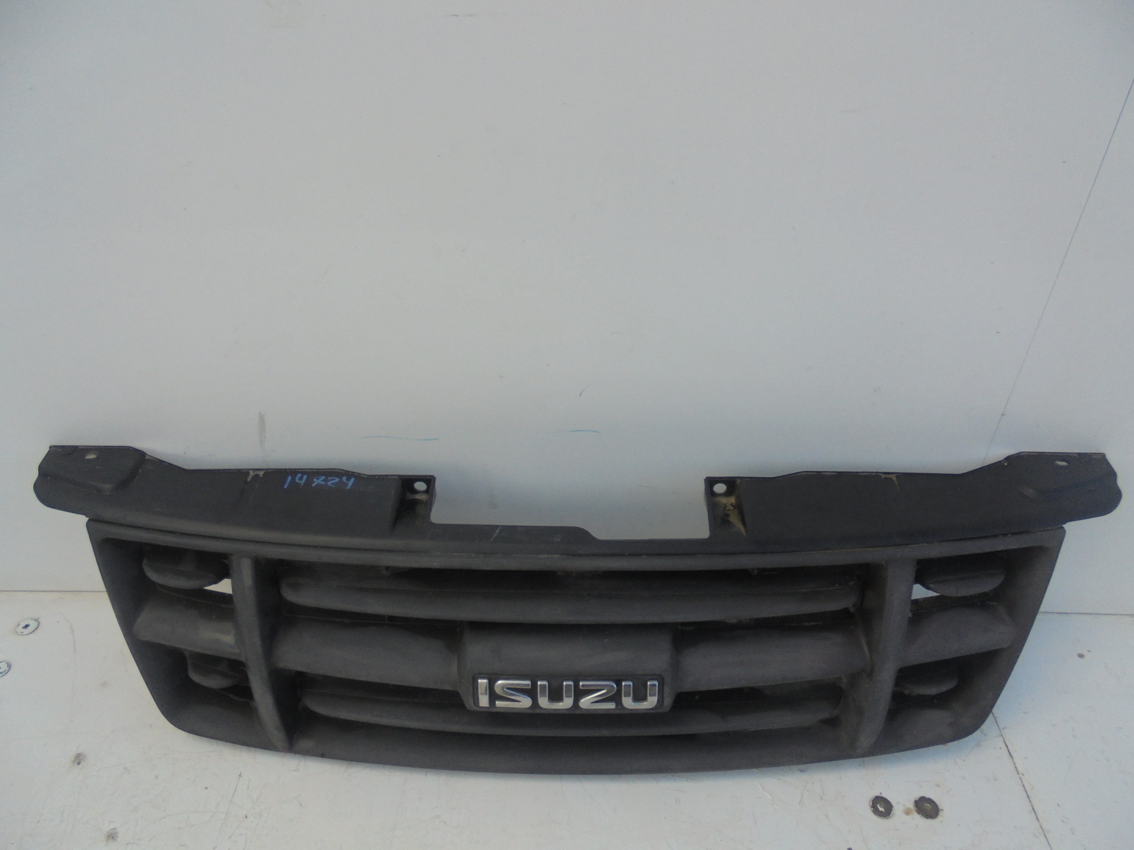 ISUZU D-Max 1 generation (2002-2012) Calandre 23322980