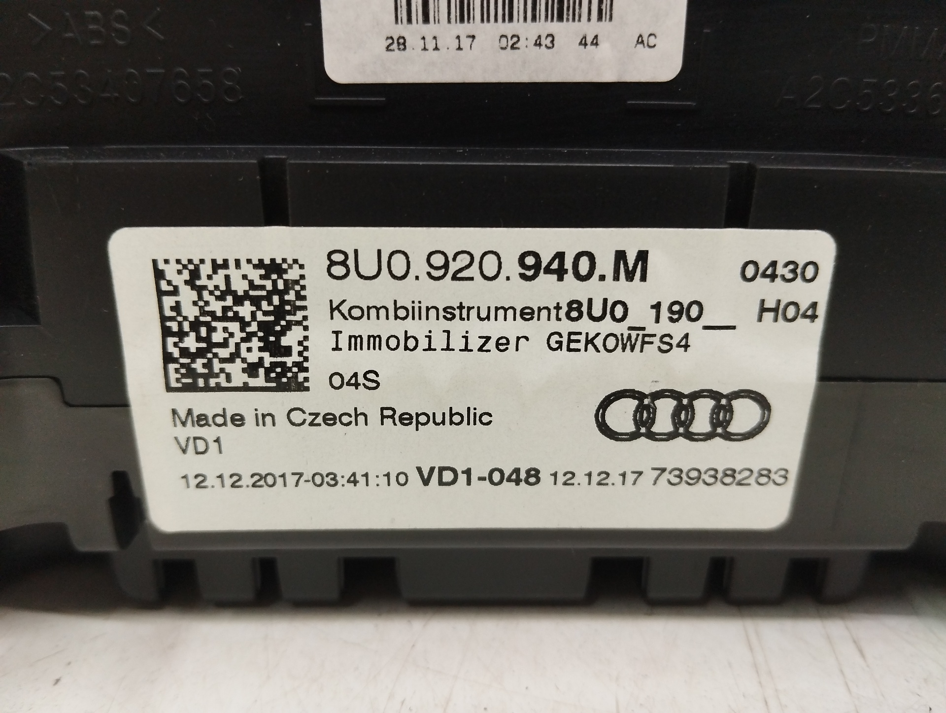 AUDI Q3 8U (2011-2020) Спідометр 8U0920940M 25896358