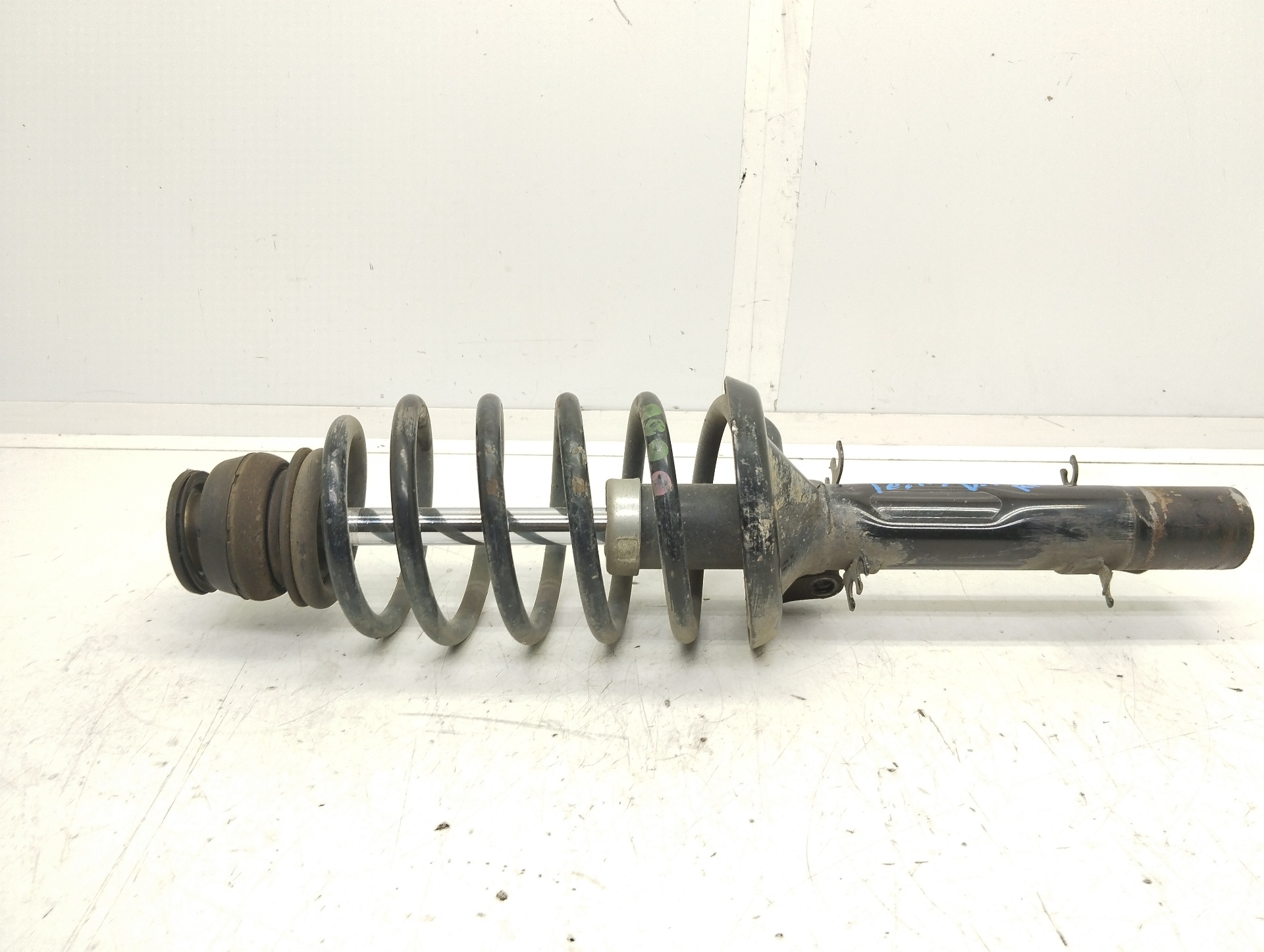 VOLKSWAGEN Golf 4 generation (1997-2006) Front Right Shock Absorber 9263465 25087171