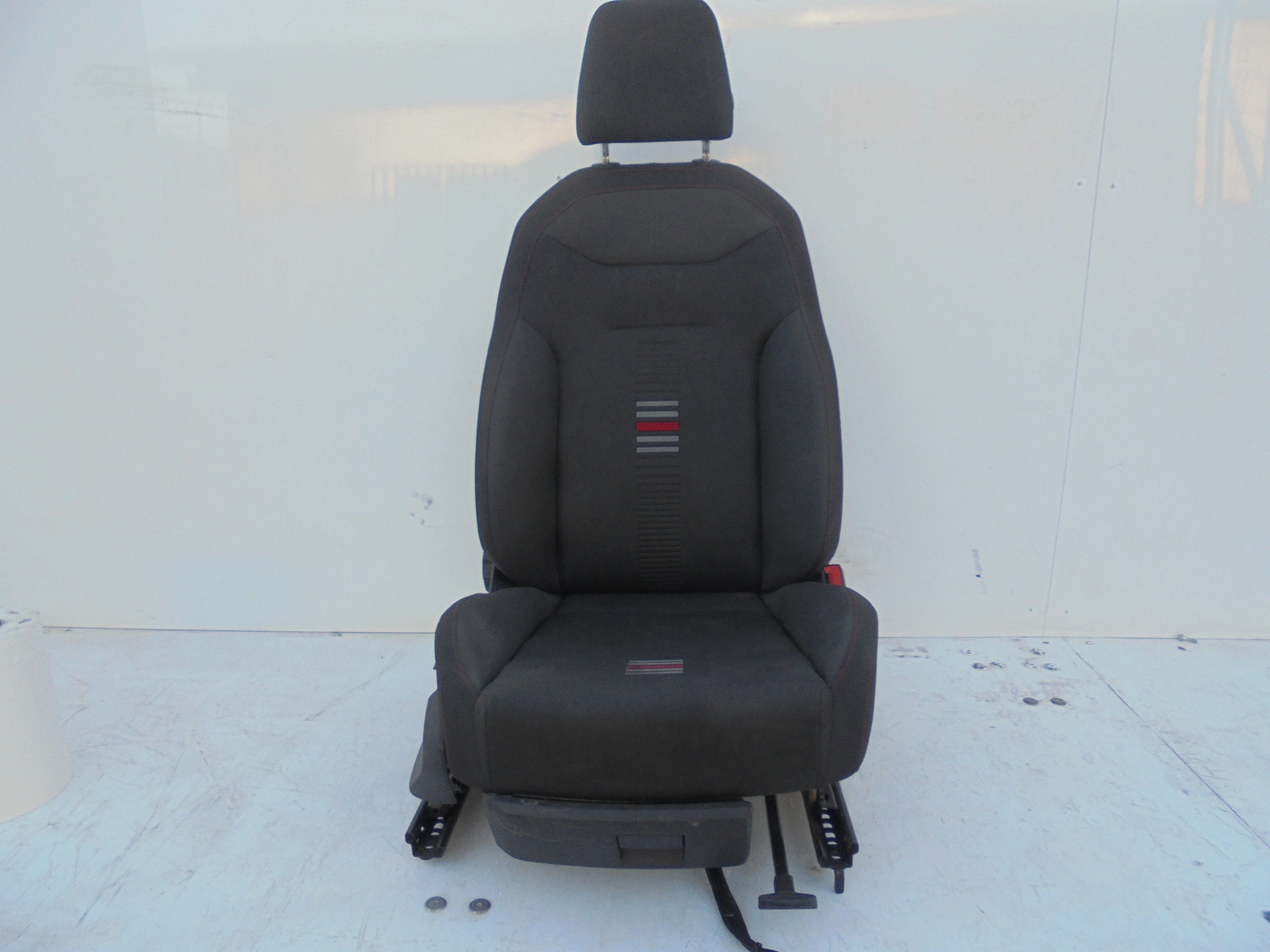 SEAT Arona 1 generation (2017-2024) Front Right Seat 25208740