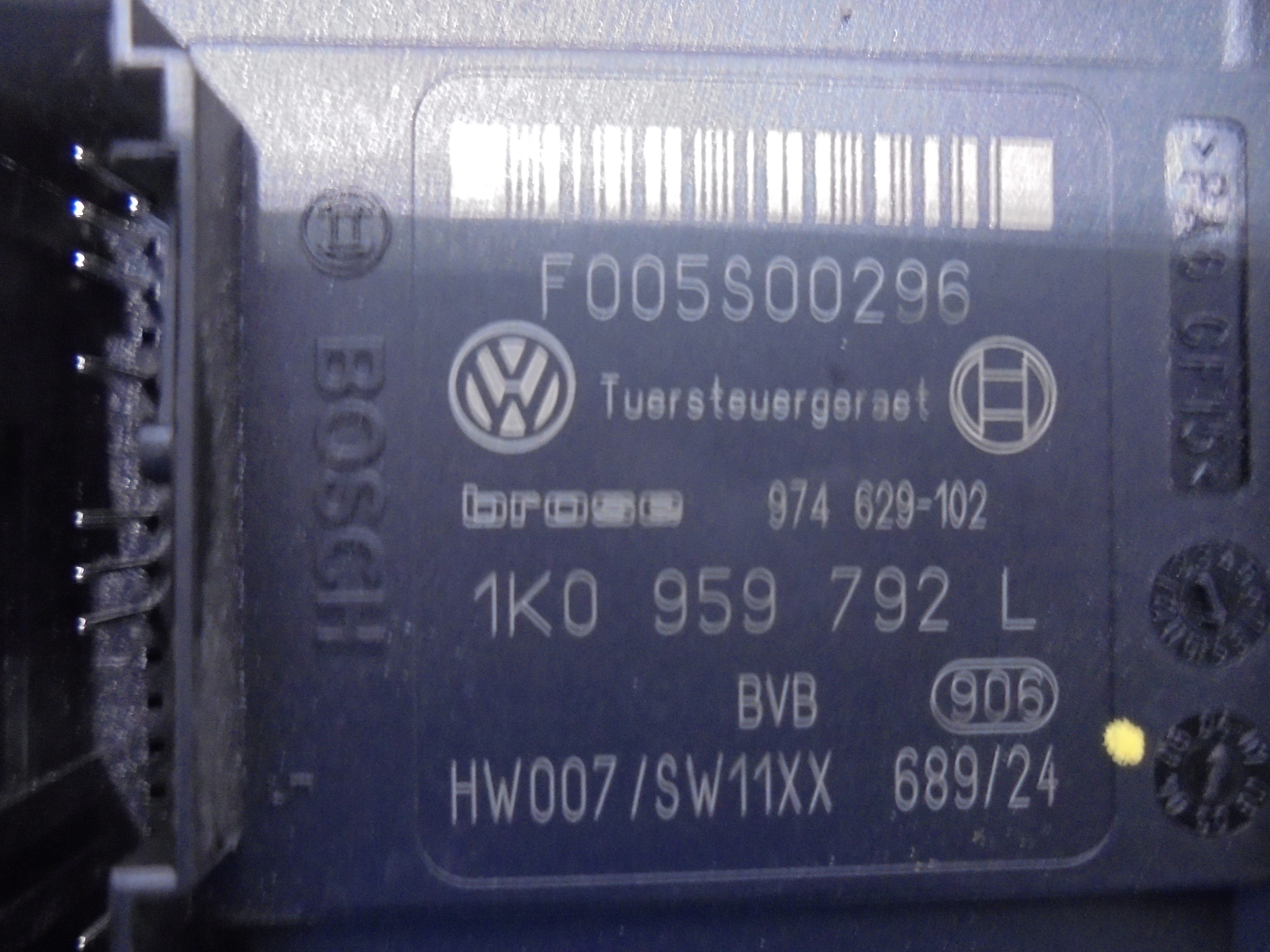 VOLKSWAGEN Passat B6 (2005-2010) Moteur de commande de vitre de porte avant droite 1K0959702P 25074072