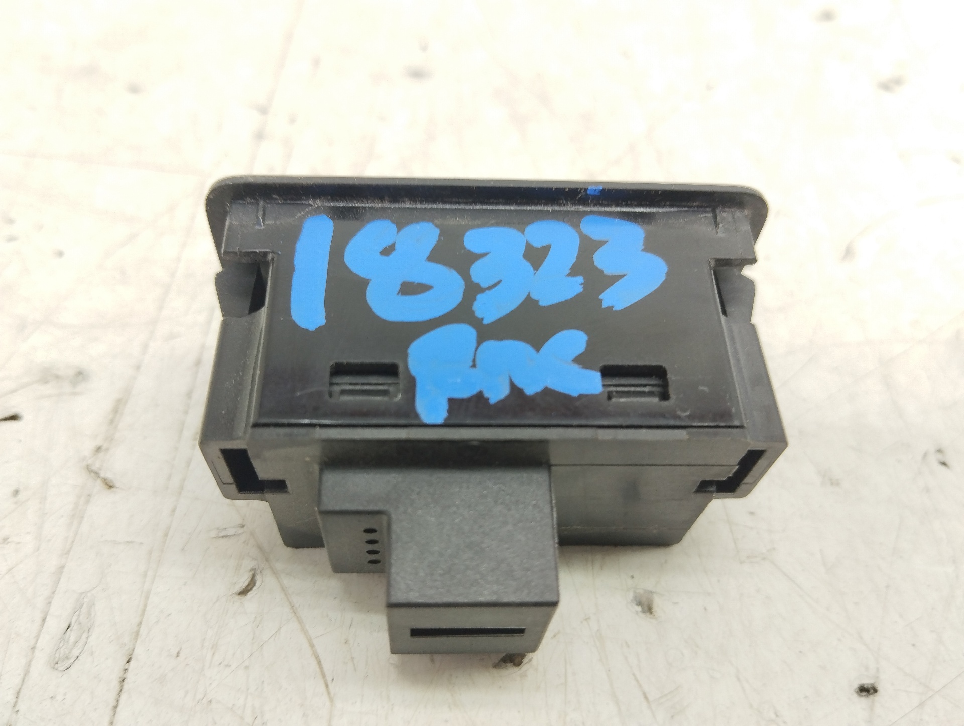 AUDI Q3 8U (2011-2020) Switches 4G0959831A 25897649