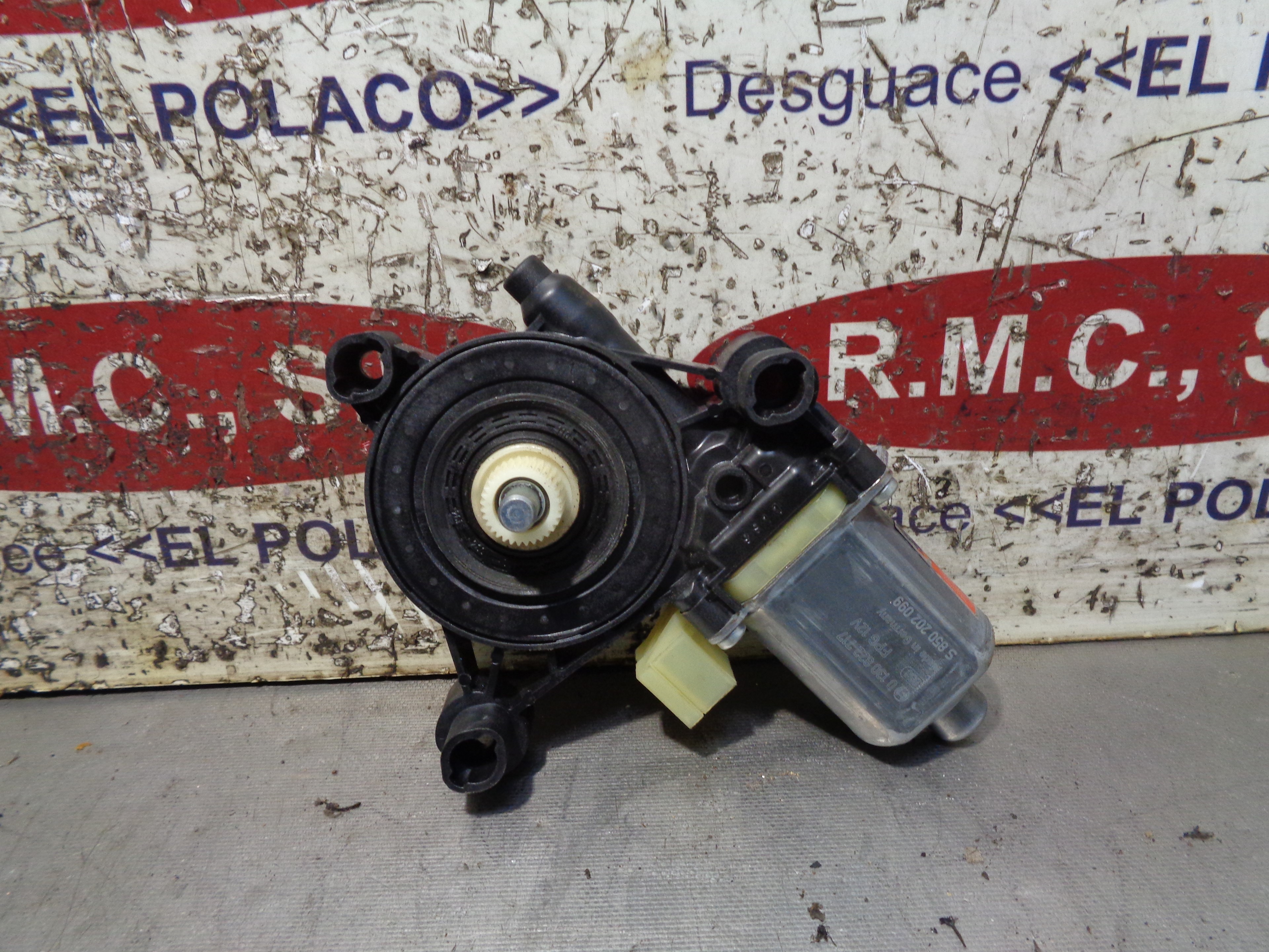 SEAT Leon 3 generation (2012-2020) Front Left Door Window Regulator Motor 0130822717 25044955