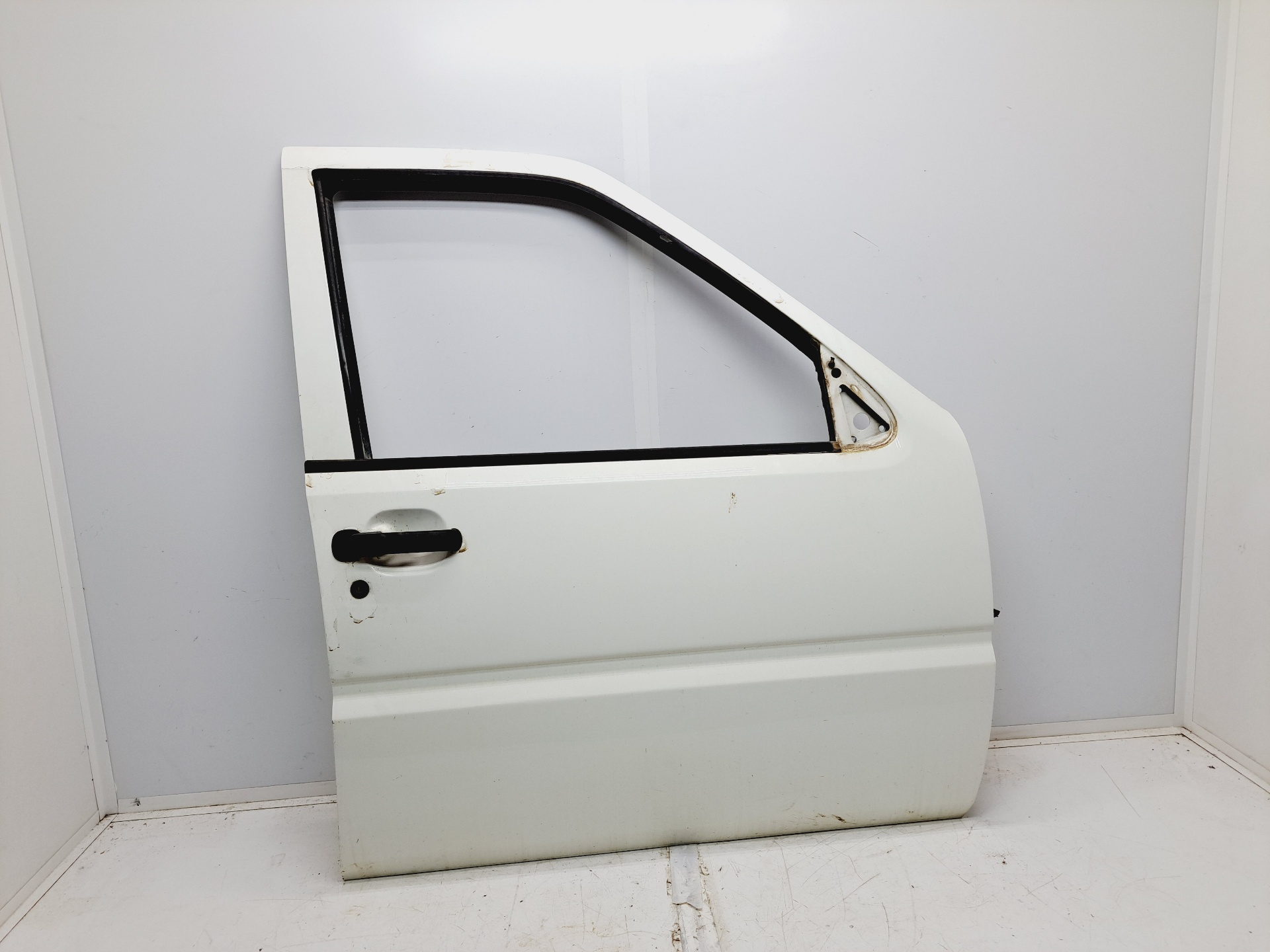 VOLVO Terrano 2 generation (1993-2006) Front Right Door 25215263