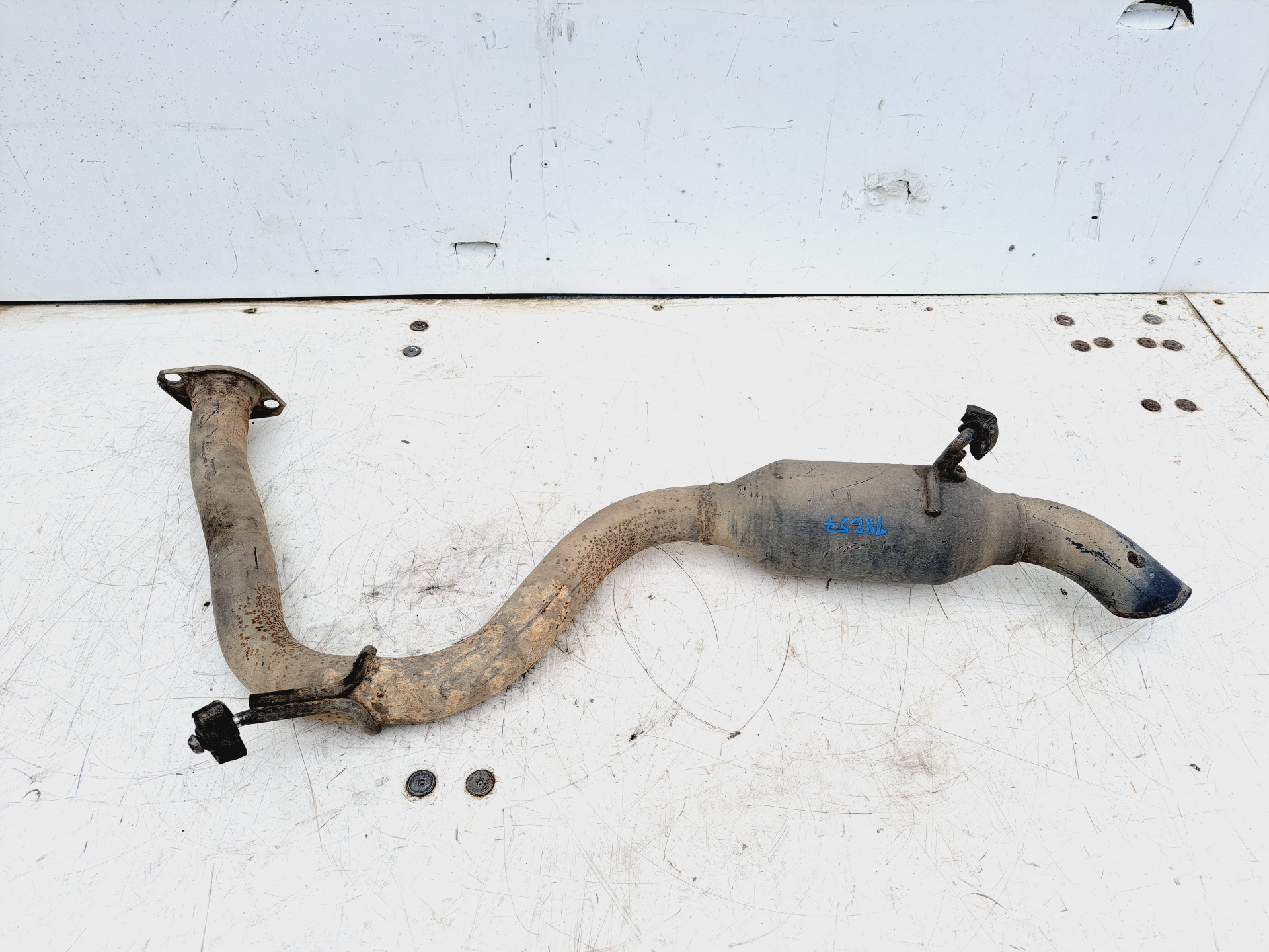 TOYOTA RAV4 2 generation (XA20) (2000-2006) Rear Exhaust Muffler 25896043