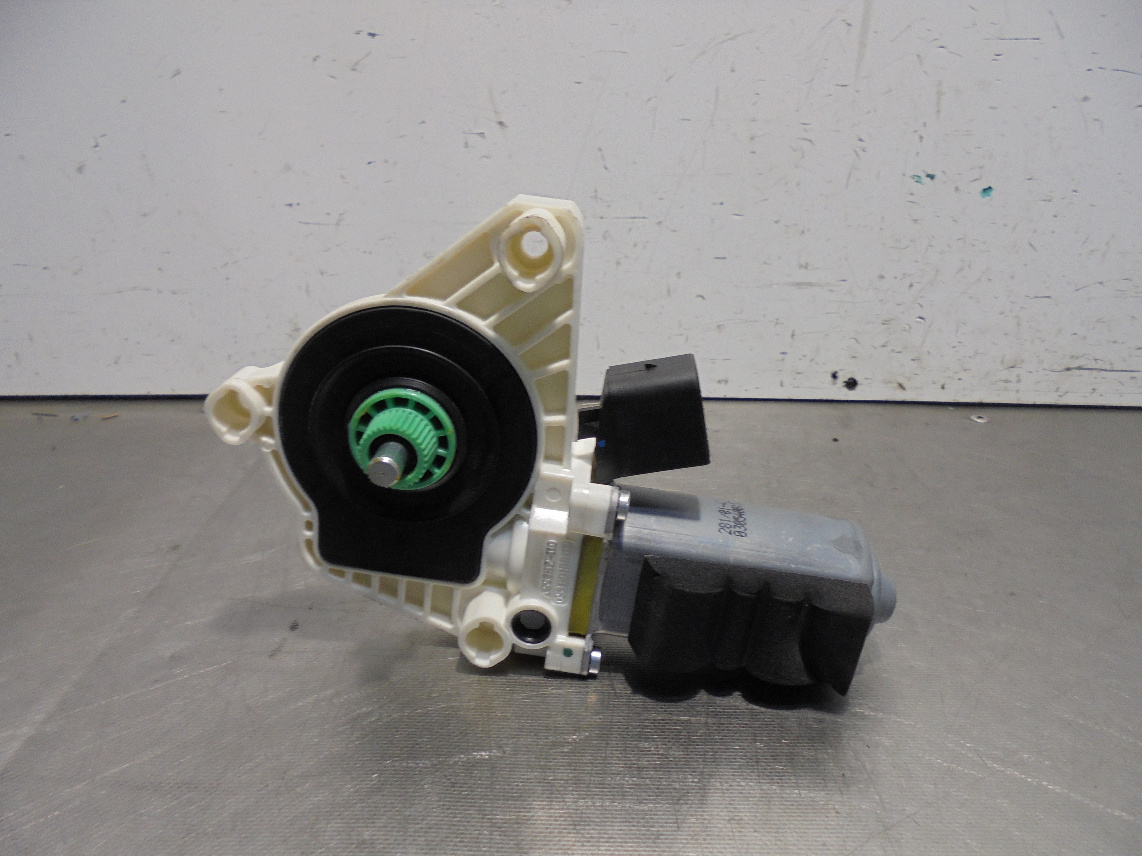 MERCEDES-BENZ CLA-Class C117 (2013-2016) Motor de control geam ușă  dreapta spate A55382110 25074064