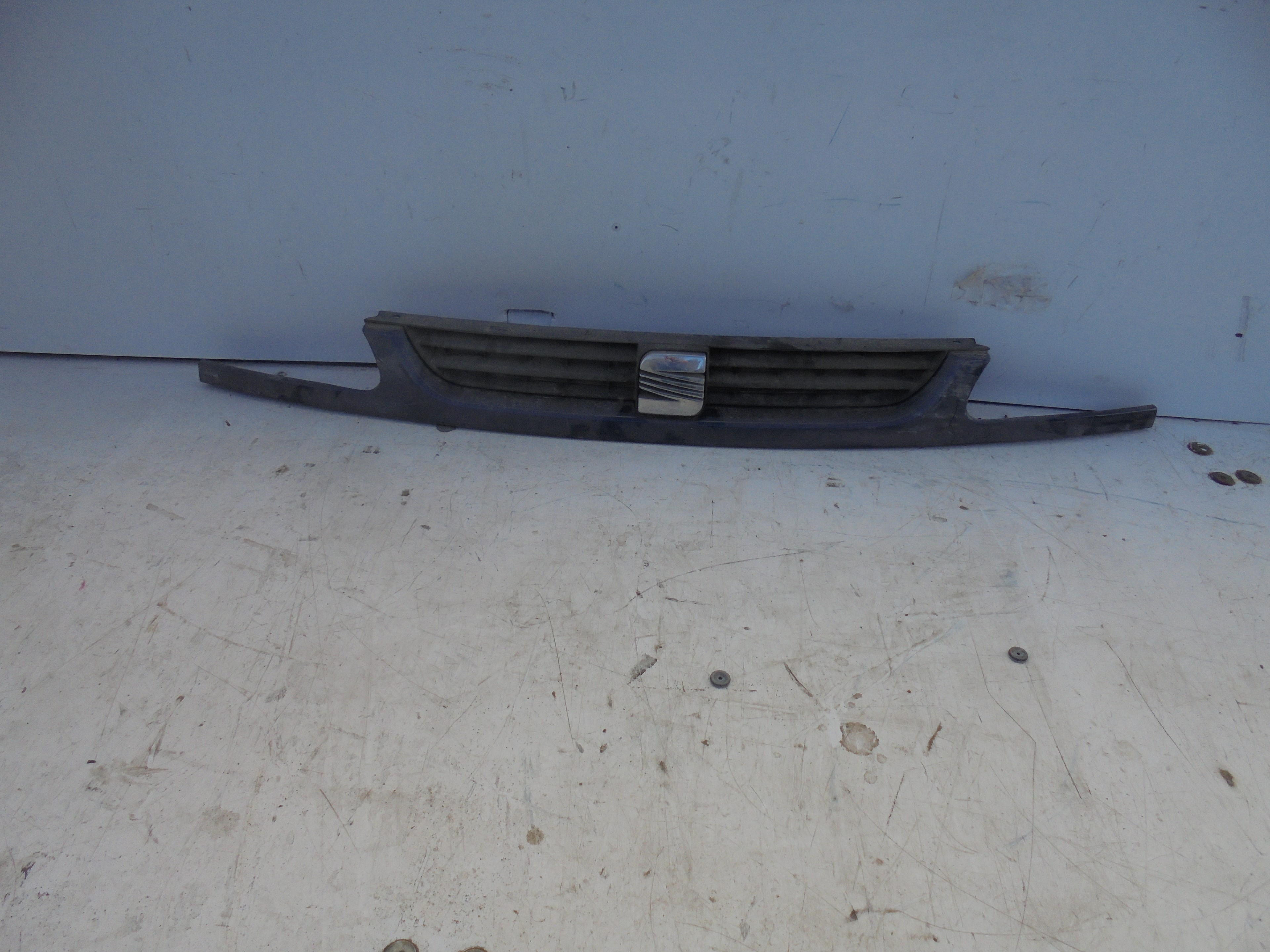 SEAT Arosa 6H (1997-2004) Radiator Grille 25827323