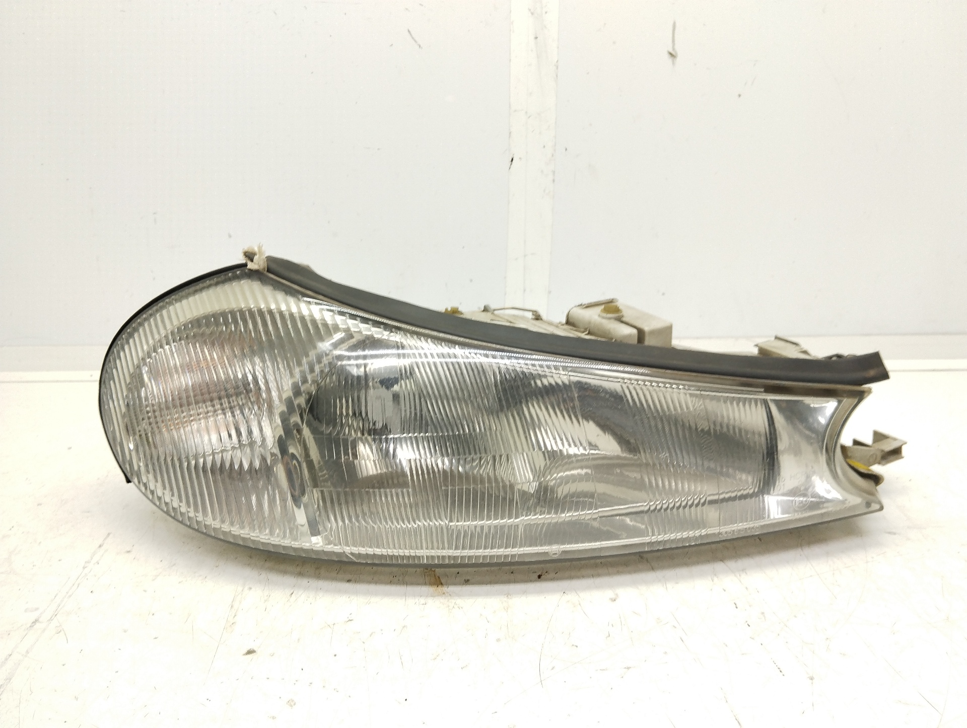 FORD Mondeo 2 generation (1996-2000) Front Right Headlight 1305219078 25401181