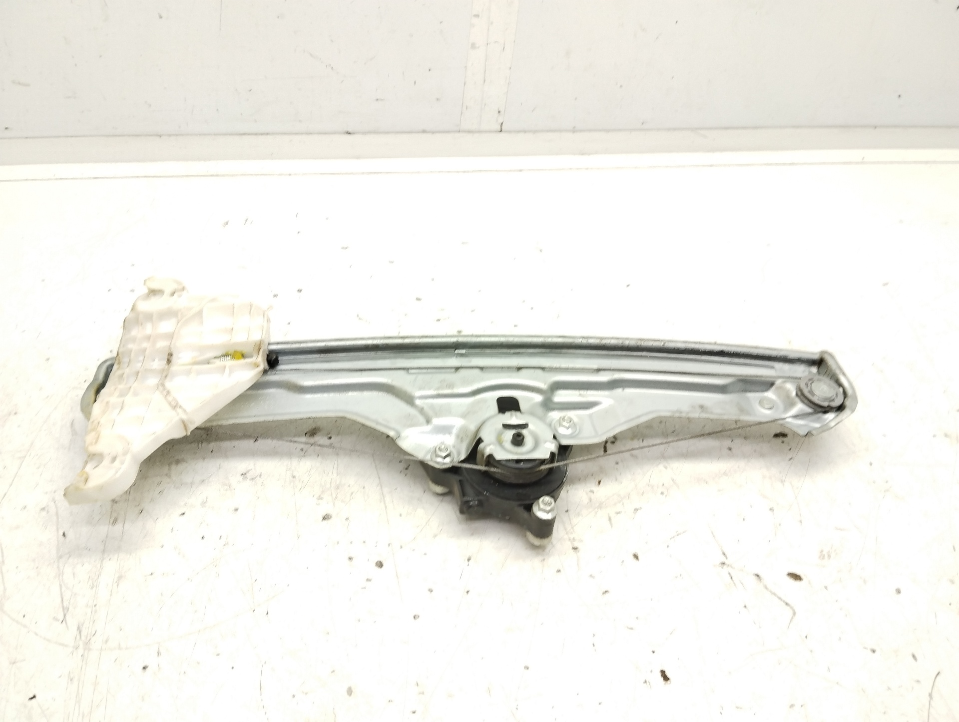 TOYOTA Yaris 2 generation (2005-2012) Front Left Door Window Regulator 617034603 25424896