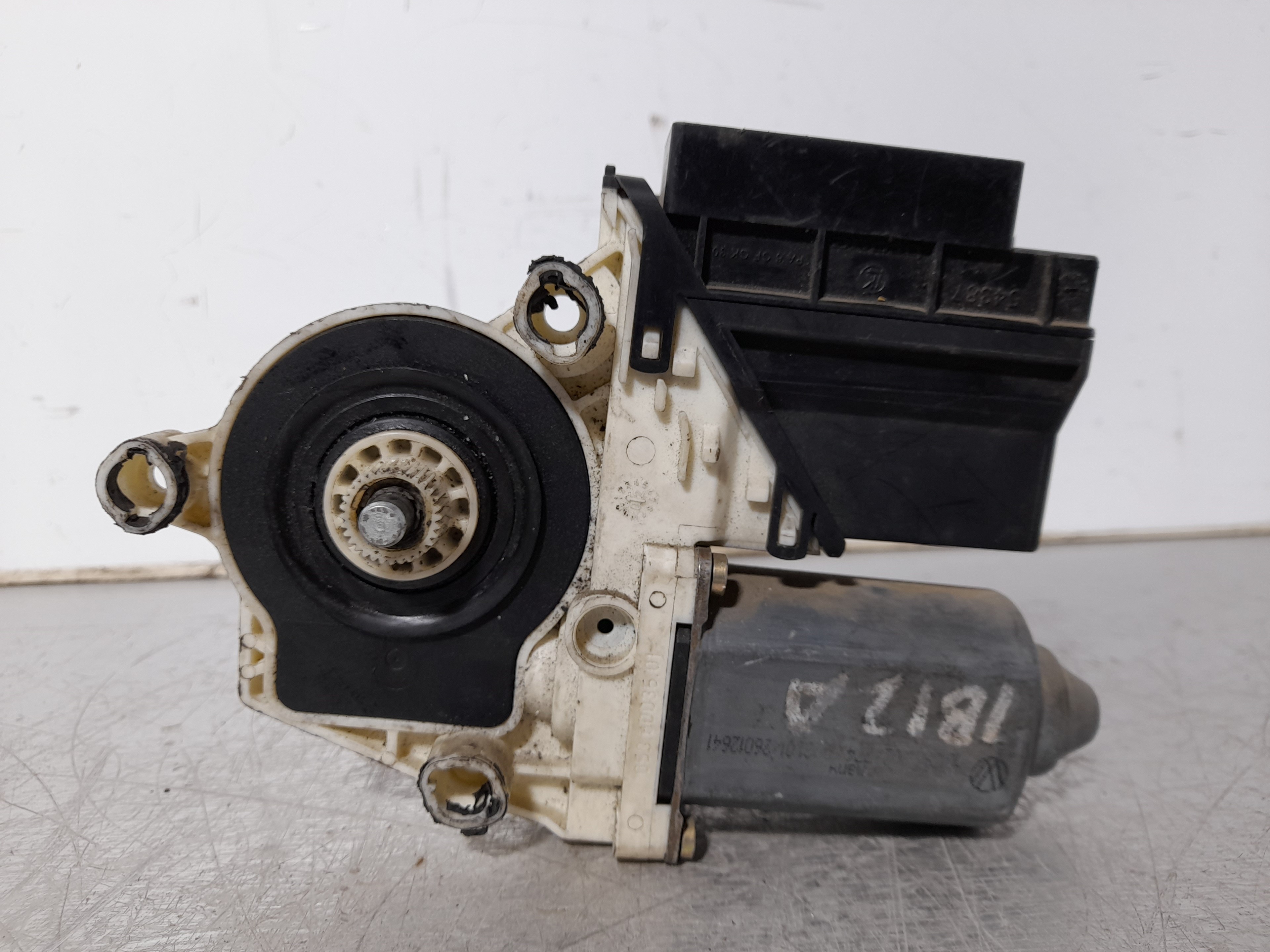 TOYOTA Motor de control geam ușă dreapta față 6Q2959801A 25401122