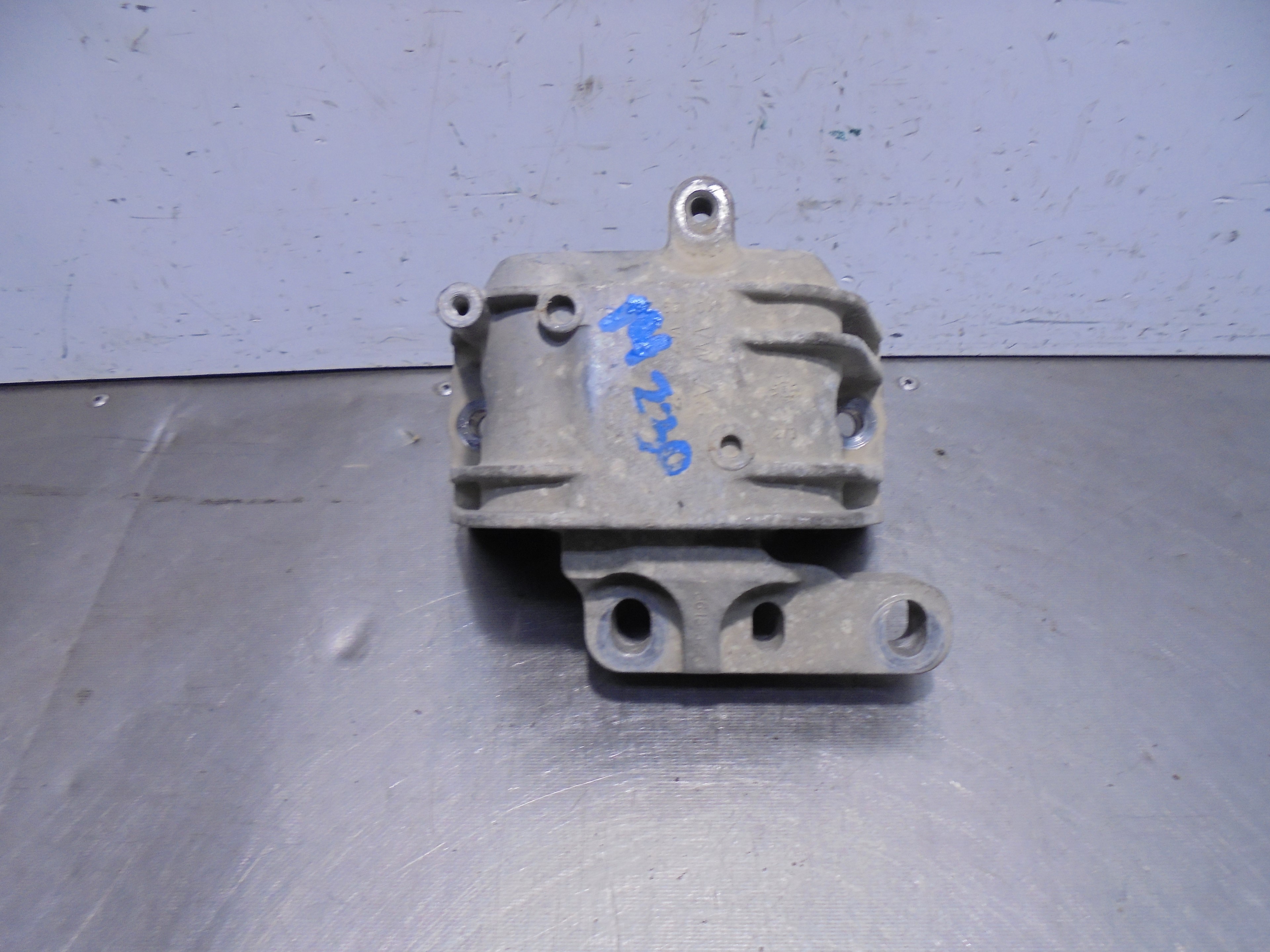 SEAT Leon 2 generation (2005-2012) Right Side Engine Mount 1K0199262 25059159