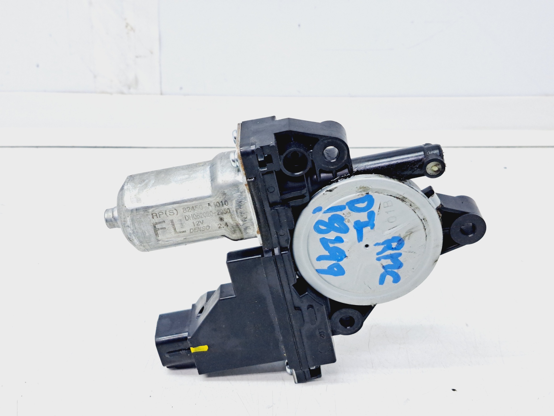 KIA Carens 3 generation (RP) (2013-2019) Front Left Door Window Regulator Motor 82450A4010 25897258