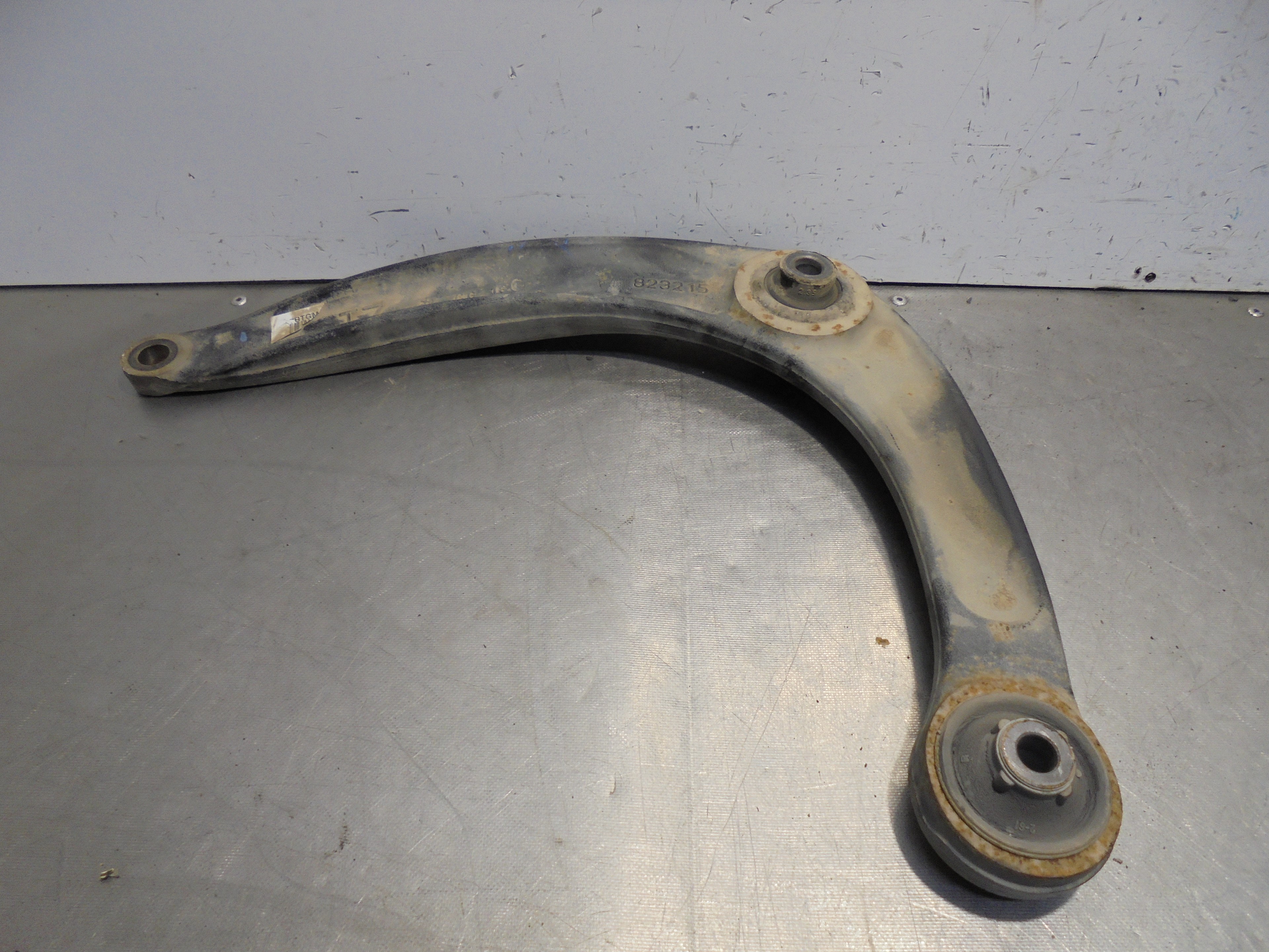 CITROËN C4 1 generation (2004-2011) Front Left Arm 823215 25061911