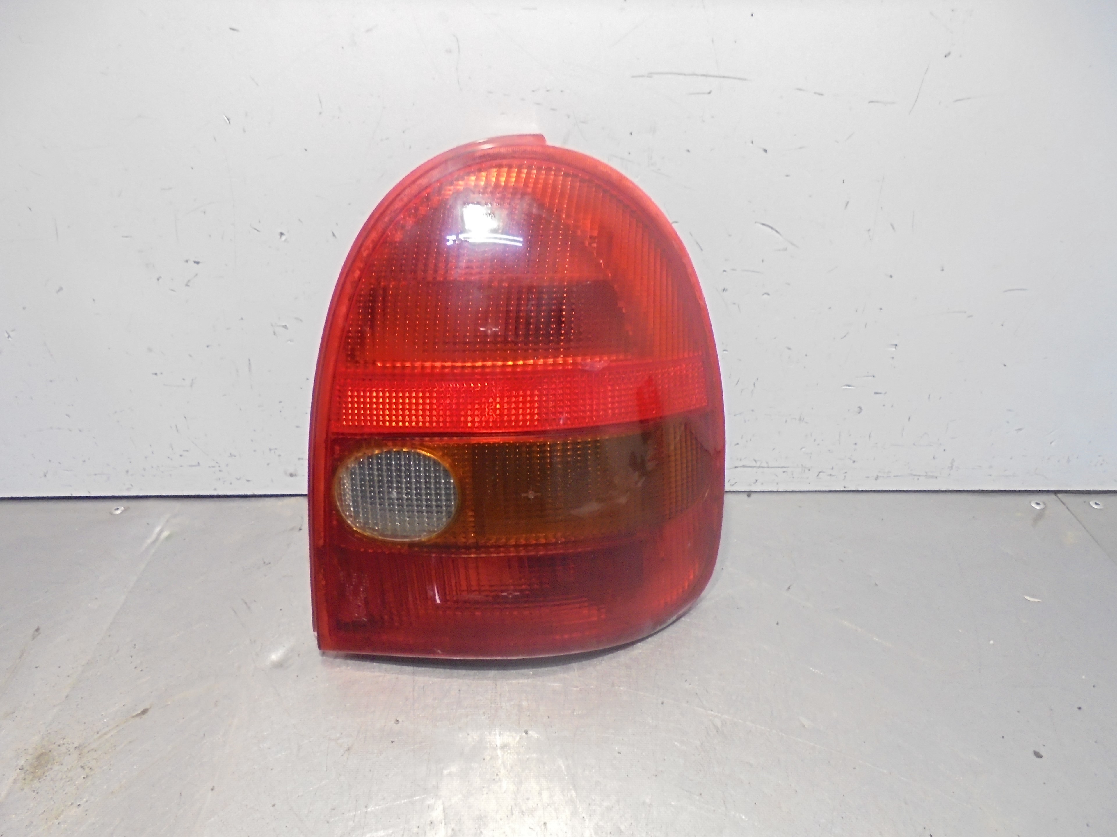 OPEL Corsa B (1993-2000) Rear Right Taillight Lamp 25075947
