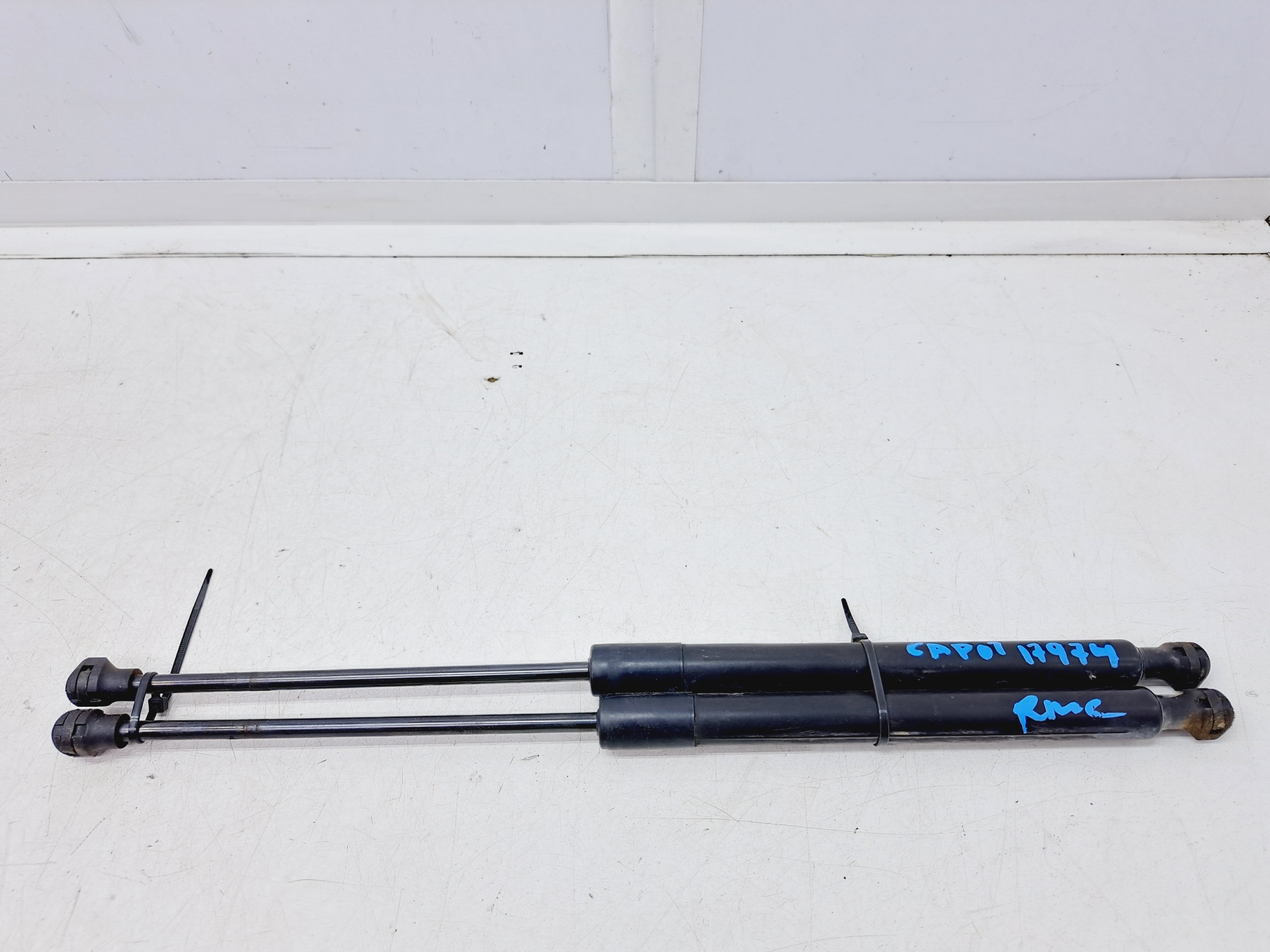 RENAULT Megane 3 generation (2008-2020) Front Right Bonnet Strut 654707606R 23333830