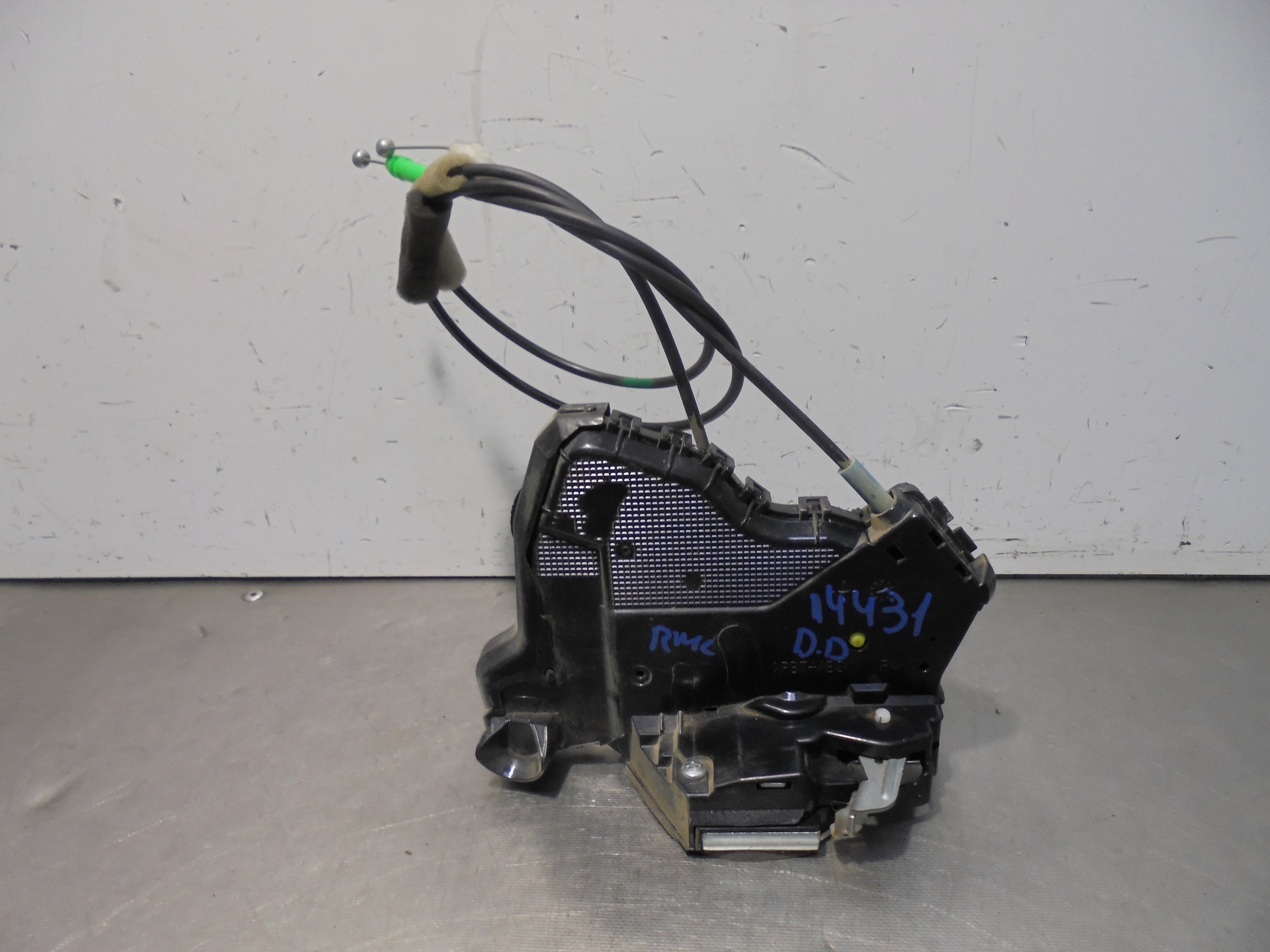 TOYOTA RAV4 4 generation (XA40) (2012-2018) Front Right Door Lock A046693 25072418