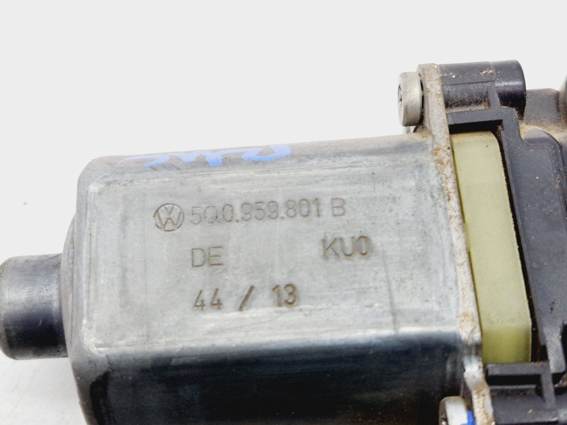 SEAT Leon 3 generation (2012-2020) Front venstre dør vindusregulator motor 5Q0959801B 23332631