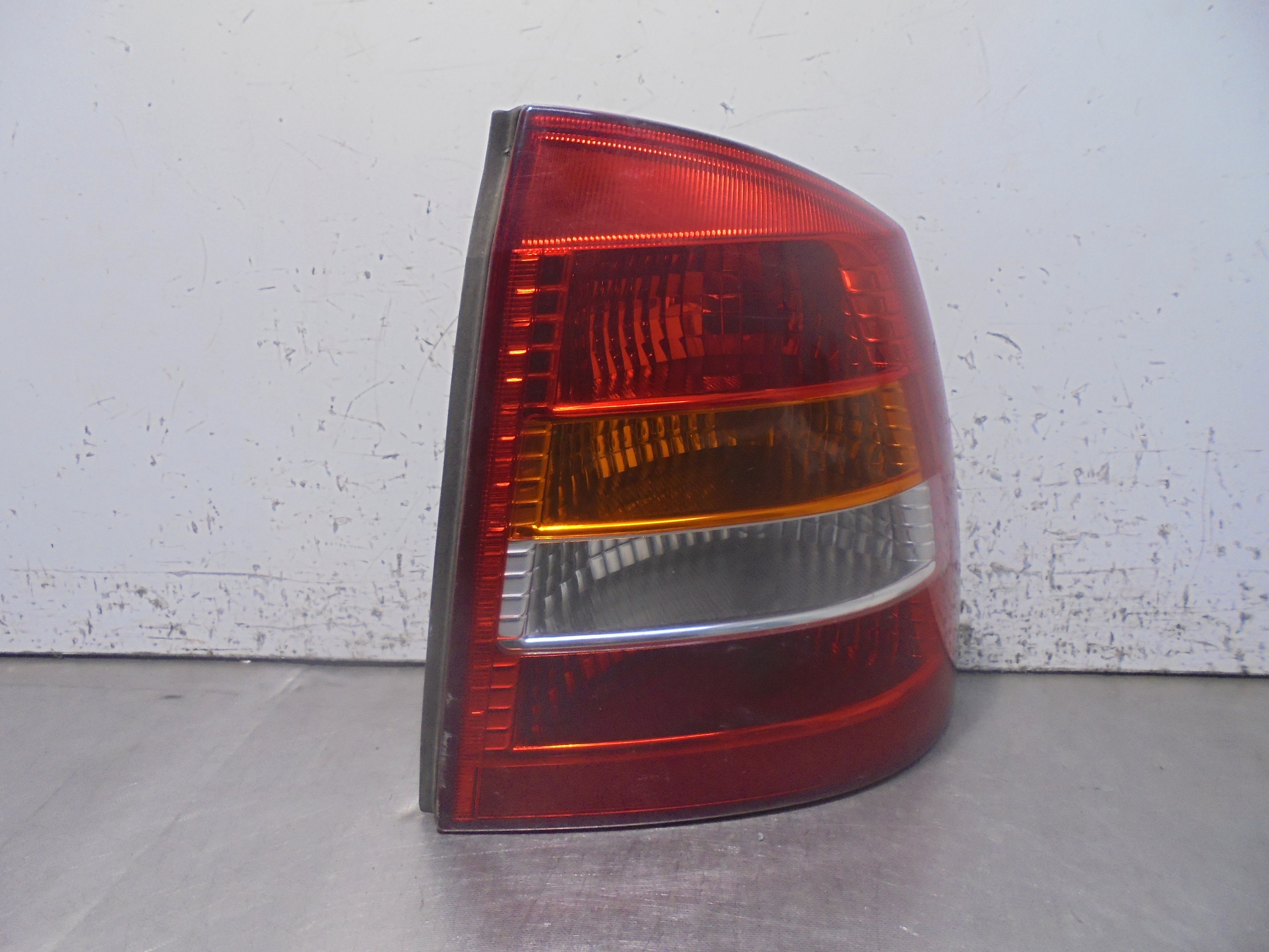 OPEL Astra H (2004-2014) Δεξί πίσω πίσω φως 62225 25067567