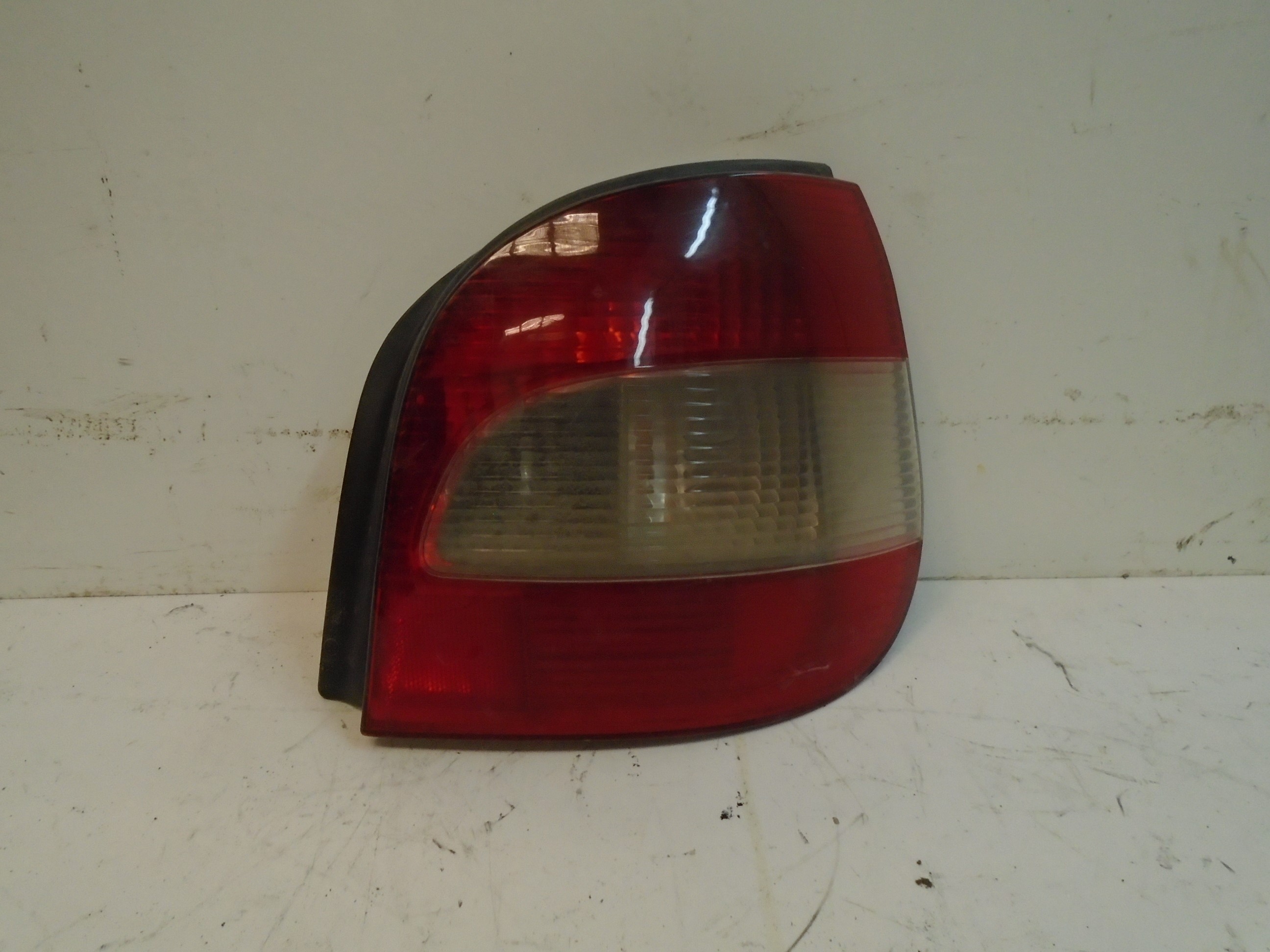 RENAULT Scenic 1 generation (1996-2003) Rear Right Taillight Lamp 25209017
