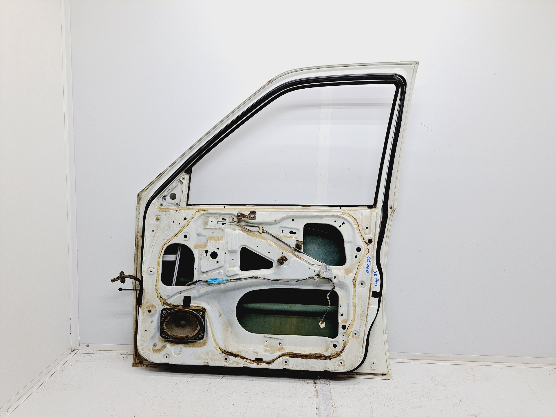 VOLVO Terrano 2 generation (1993-2006) Front Right Door 25215263