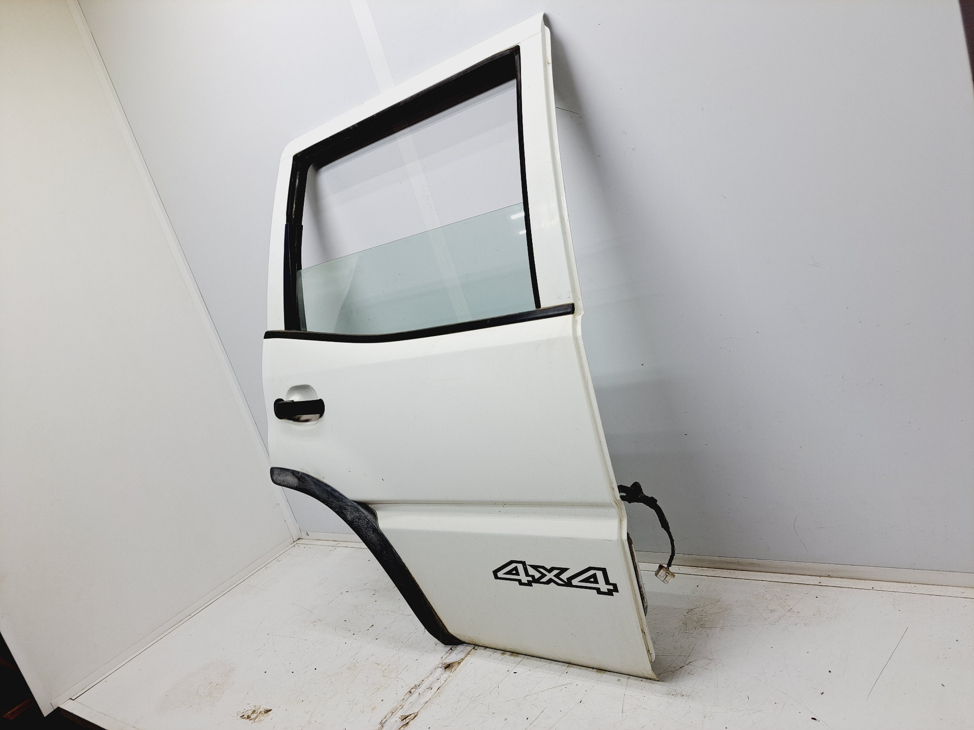 VOLVO Terrano 2 generation (1993-2006) Rear Right Door 25215266