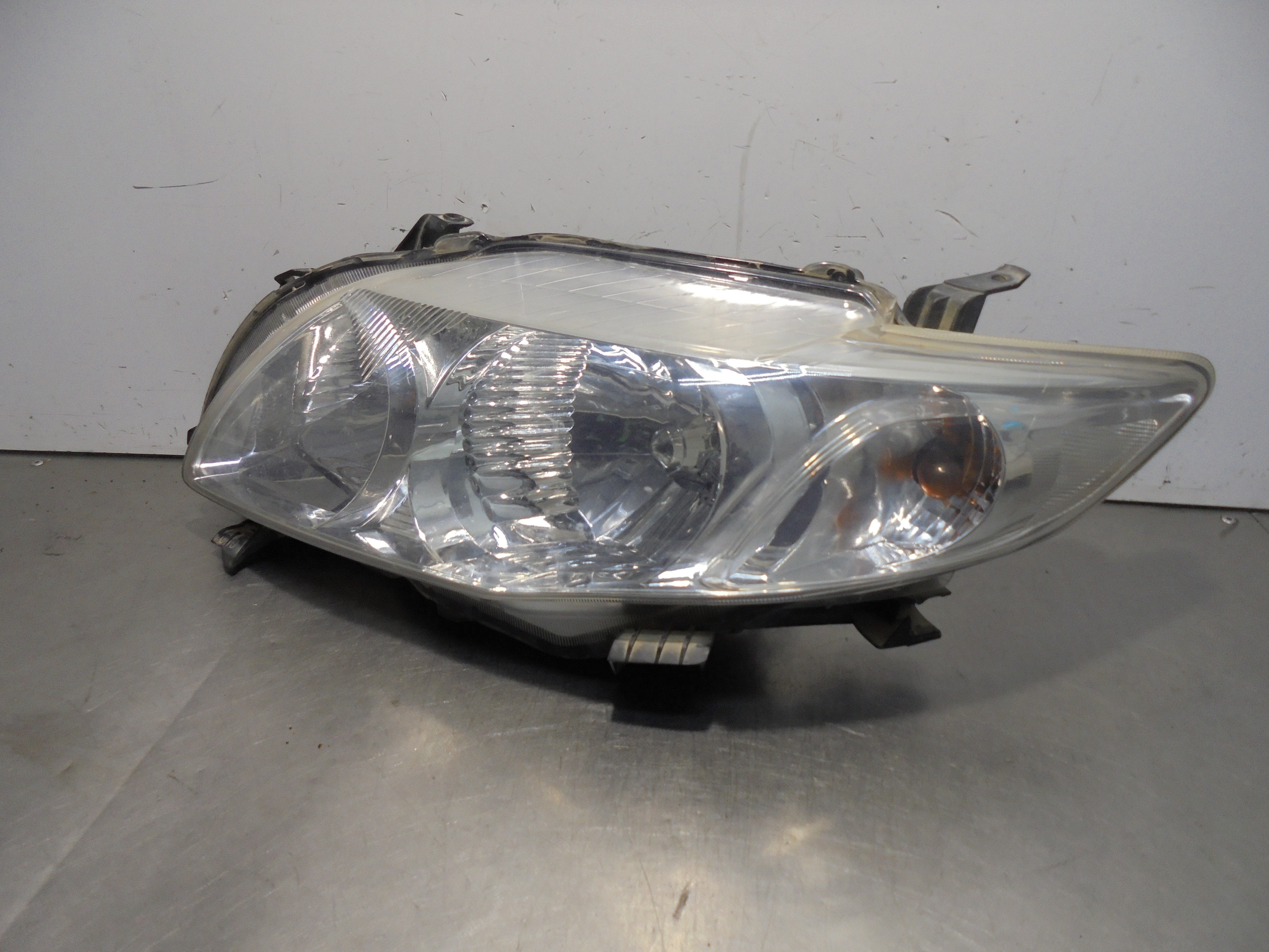 TOYOTA Land Cruiser 70 Series (1984-2024) Front Left Headlight KOITO 21955382