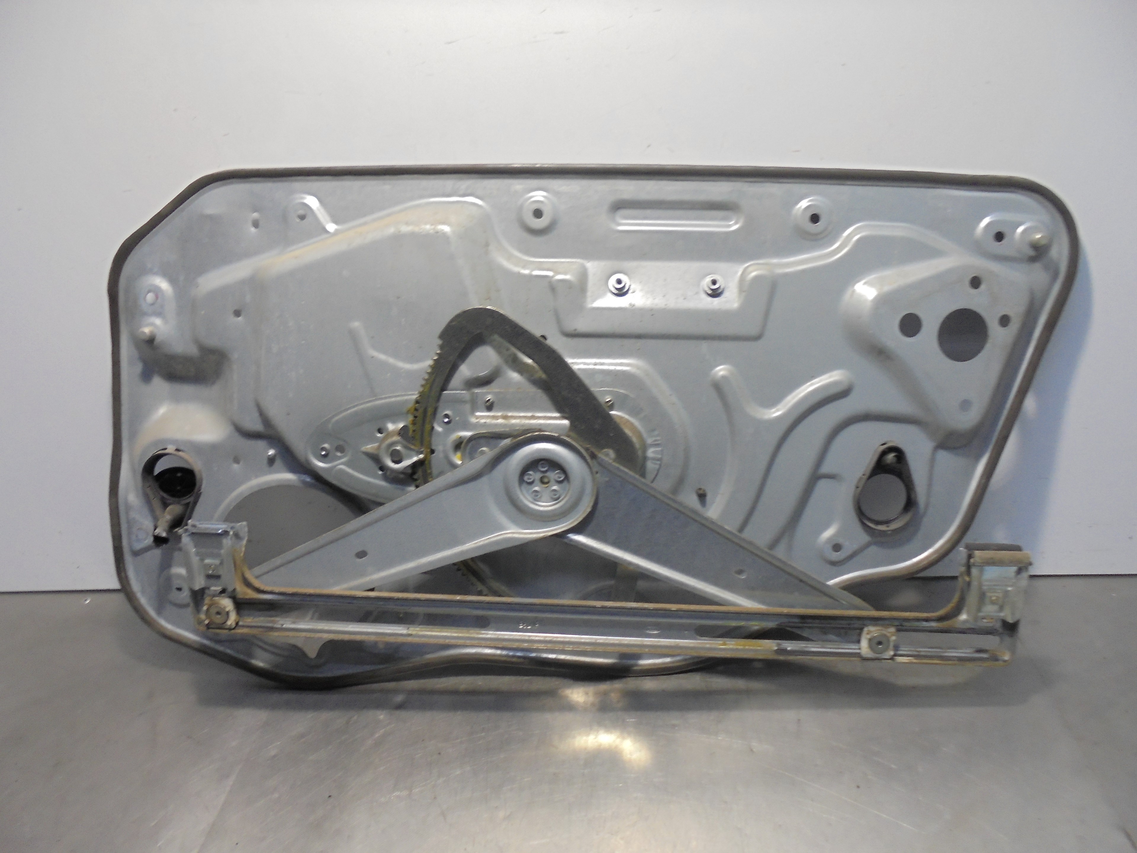 VOLVO V50 1 generation (2003-2012) Lève-vitre de porte avant gauche 8679080 25074096