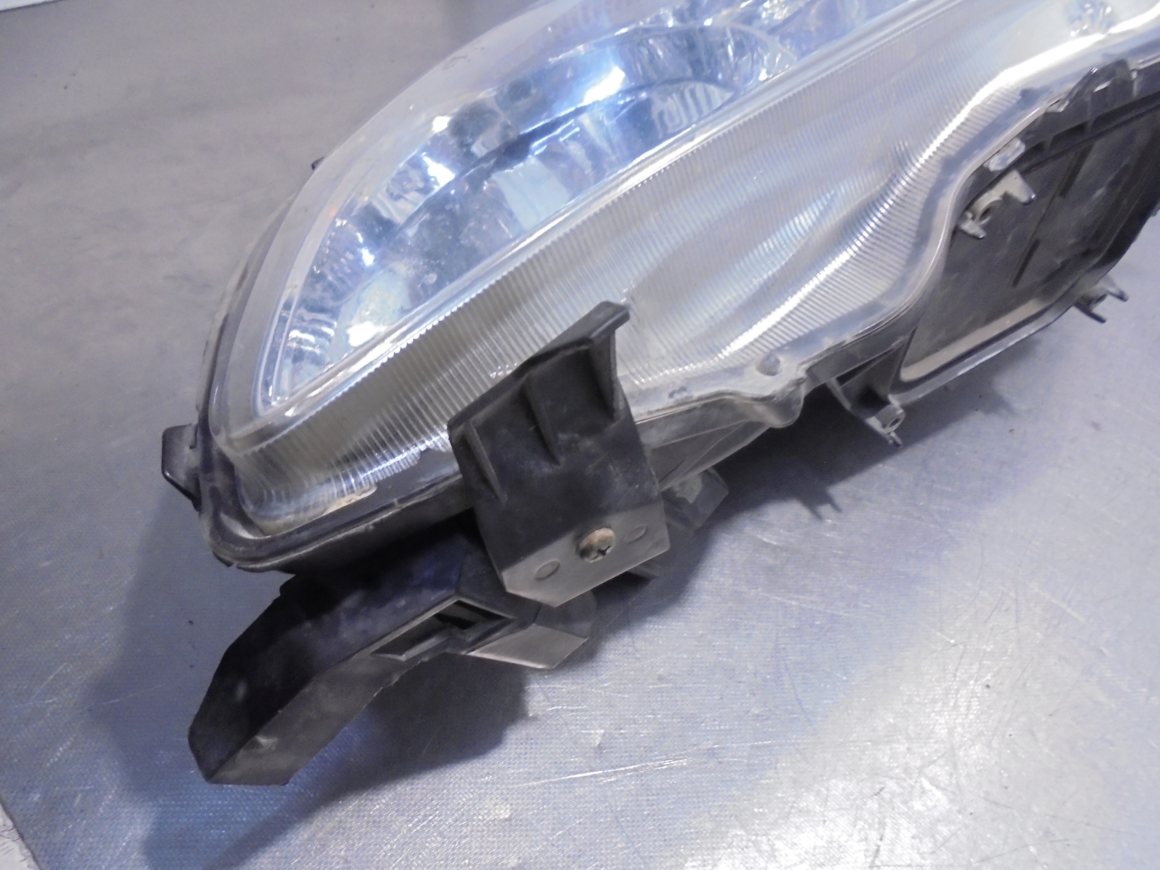 TOYOTA Land Cruiser 70 Series (1984-2024) Front Left Headlight KOITO 21955382