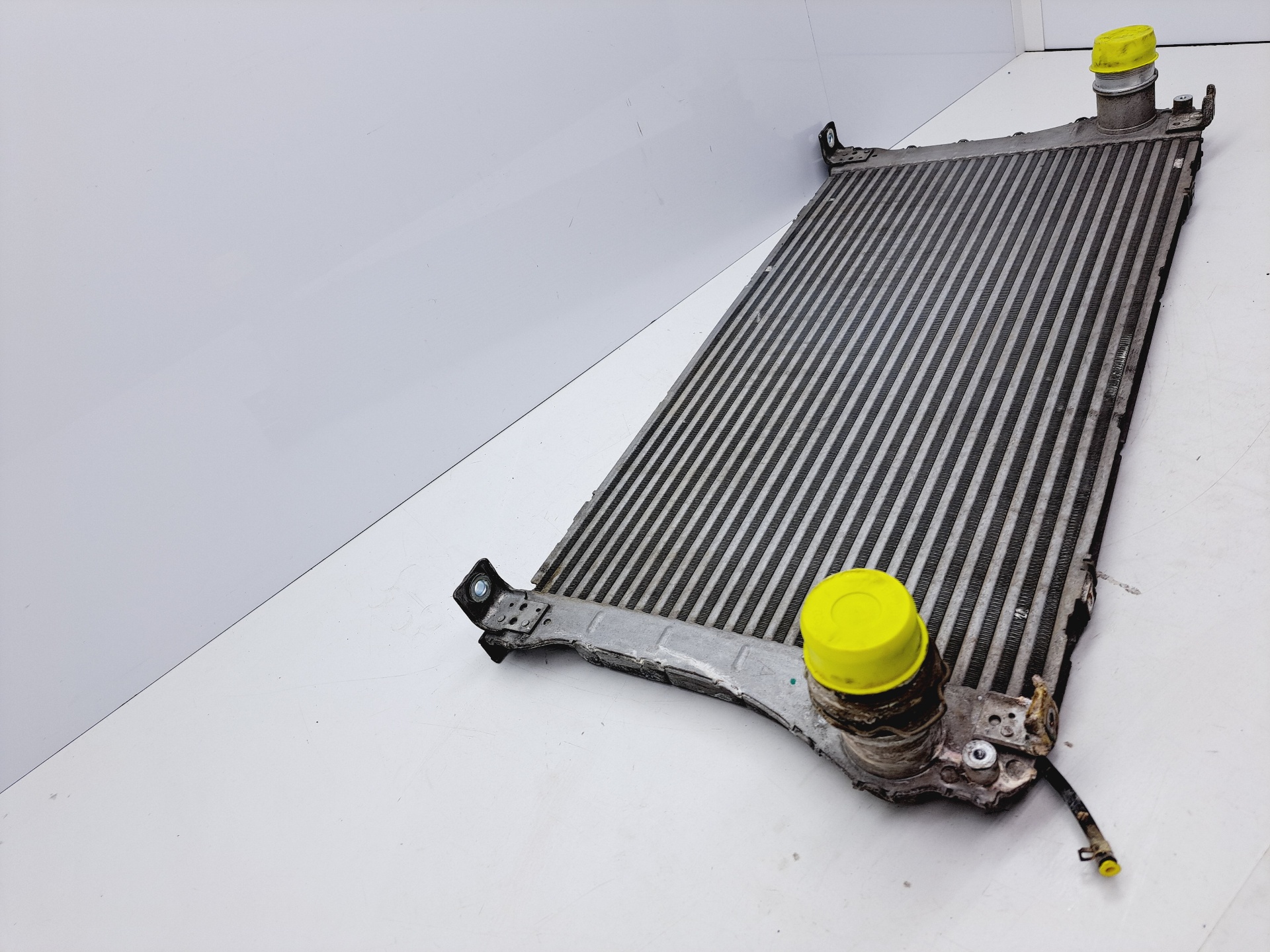 TOYOTA Avensis Intercooler Radiator JD1271003521 23329602