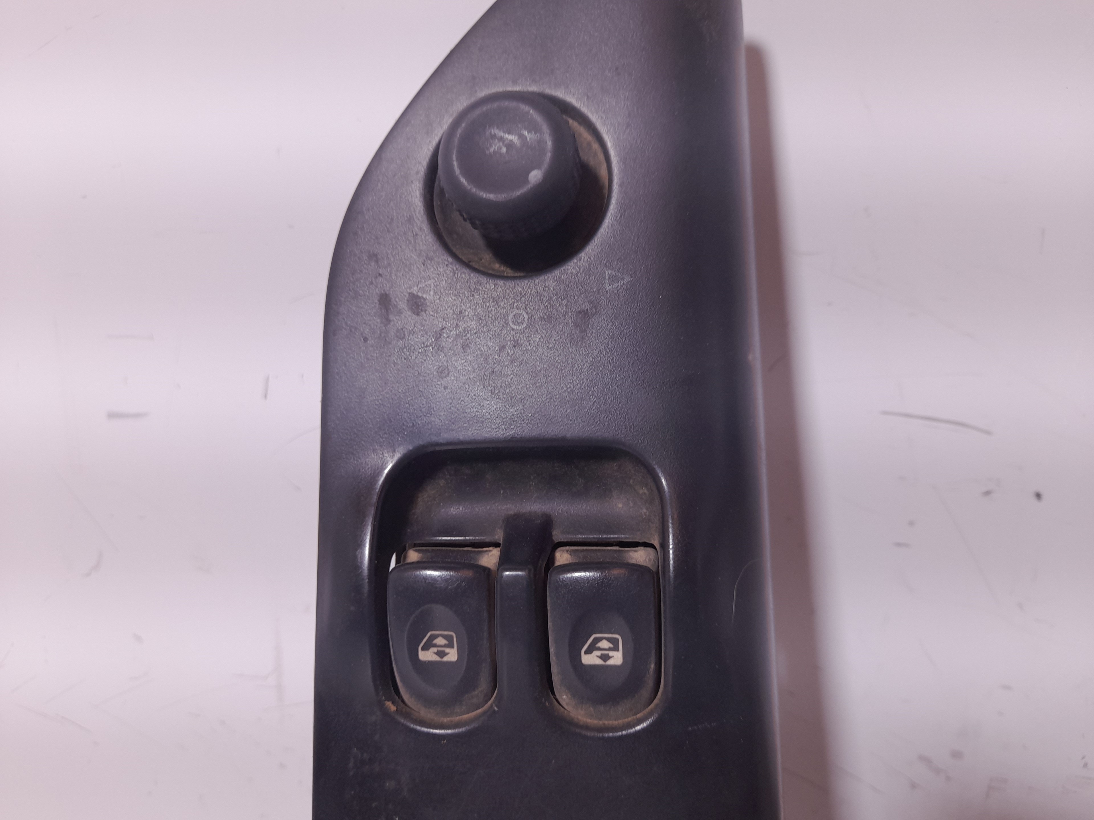 RENAULT Laguna 1 generation (1993-2001) Front Left Door Window Switch 7700417103 23333930