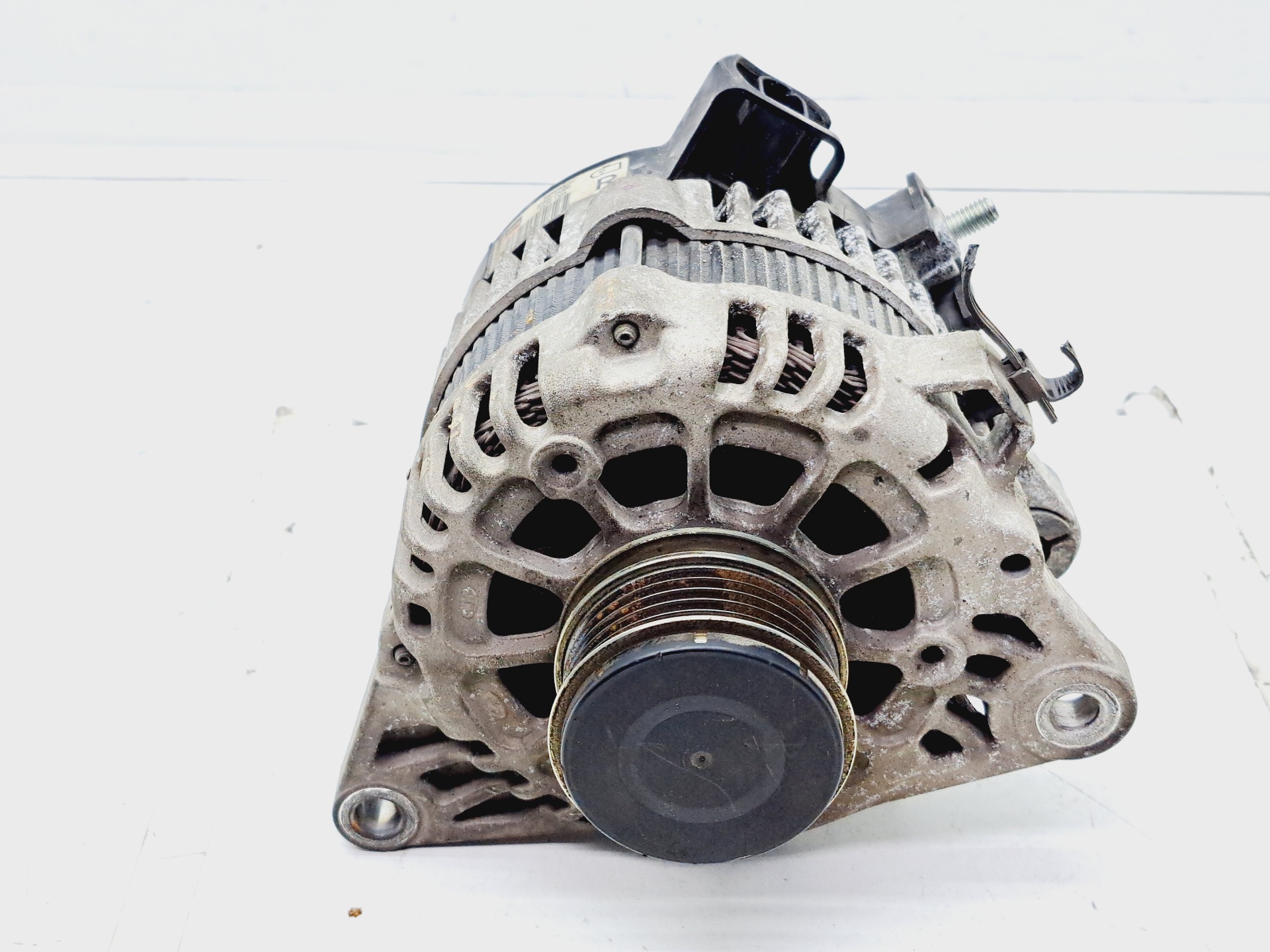 KIA Carens 3 generation (RP) (2013-2019) Alternator 373002A900 25896146