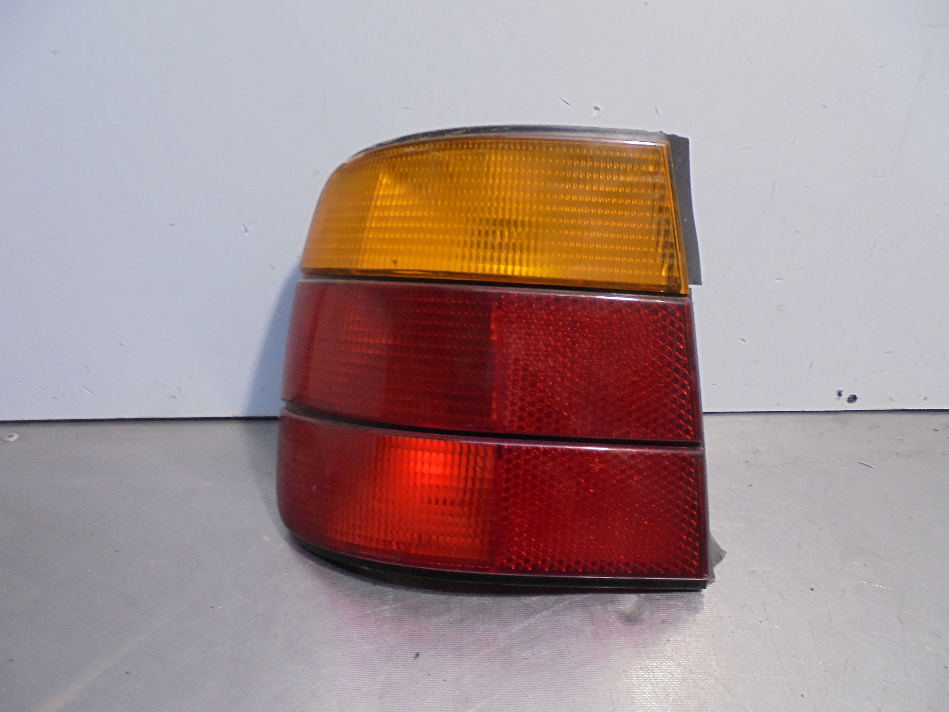 BMW 5 Series E34 (1988-1996) Feu arrière gauche 1384009L 23322906