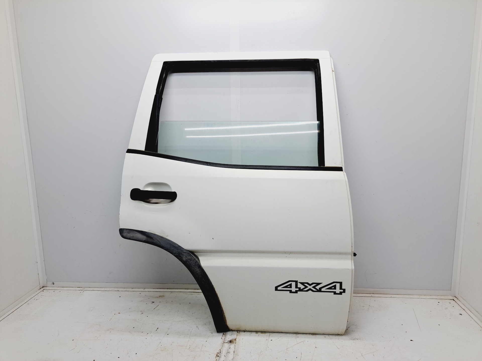 VOLVO Terrano 2 generation (1993-2006) Rear Right Door 25215266