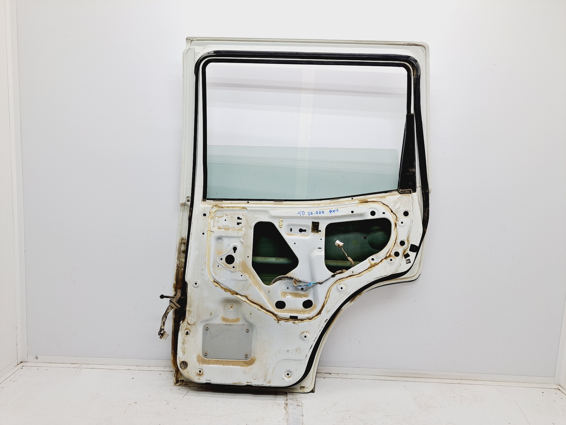 VOLVO Terrano 2 generation (1993-2006) Rear Right Door 25215266