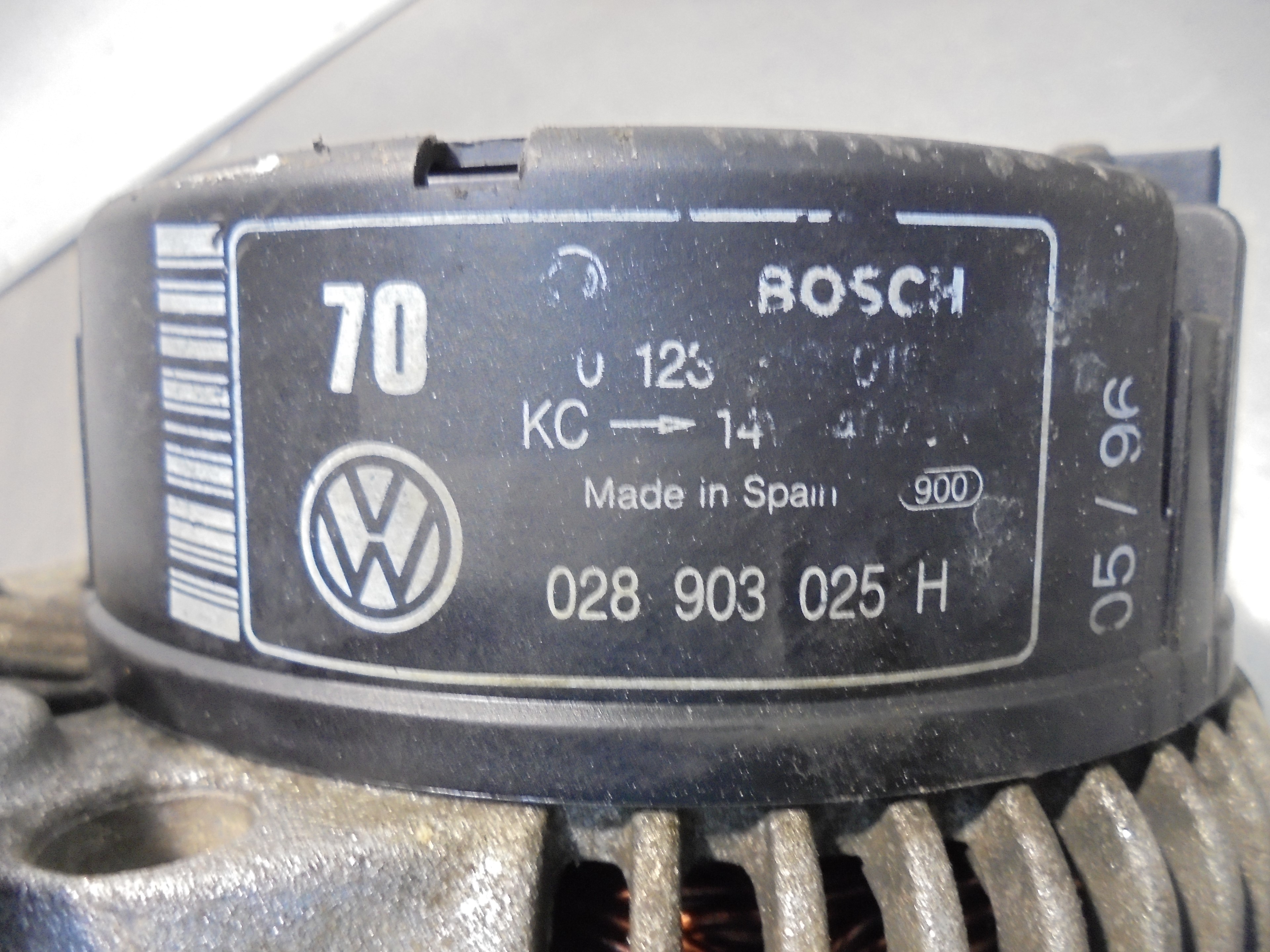 VOLKSWAGEN Vento 1 generation (1992-1998) Laturi 028903025H 25074270