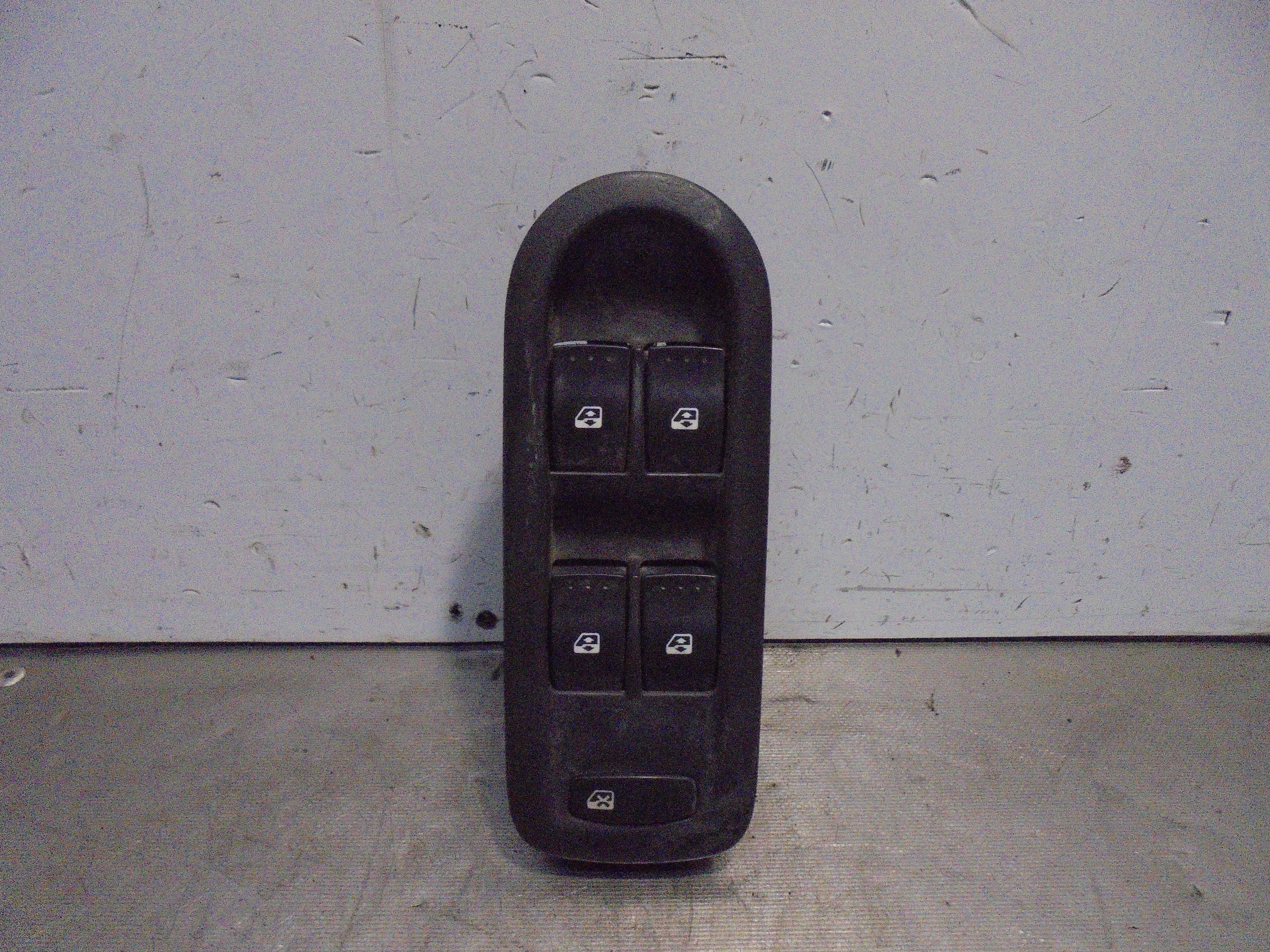 RENAULT Scenic 2 generation (2003-2010) Bal első ajtó ablakemelő gombja 156018070 23319980
