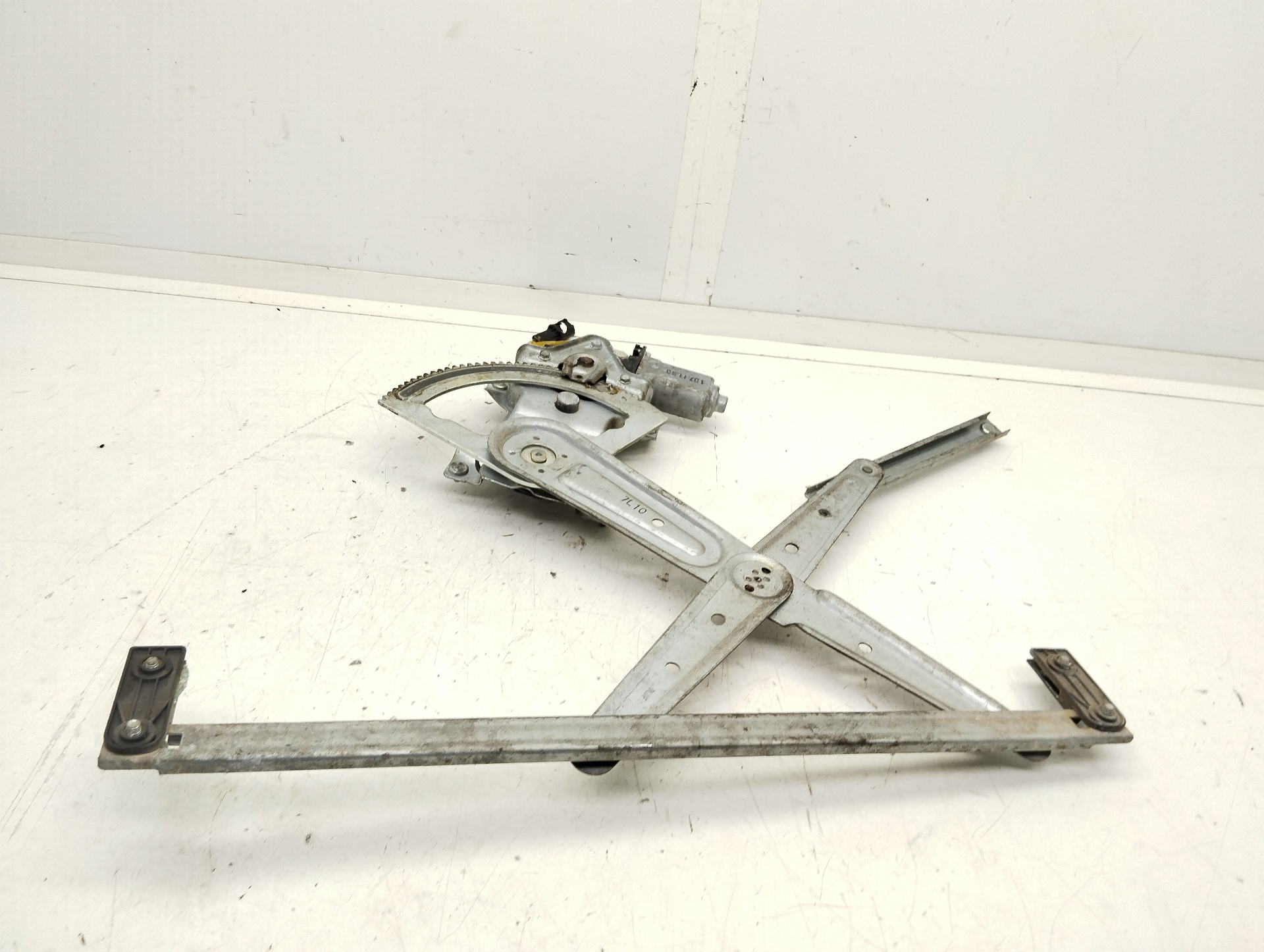 KIA Sorento 1 generation (2002-2011) Front Left Door Window Regulator 824503E000 25074480