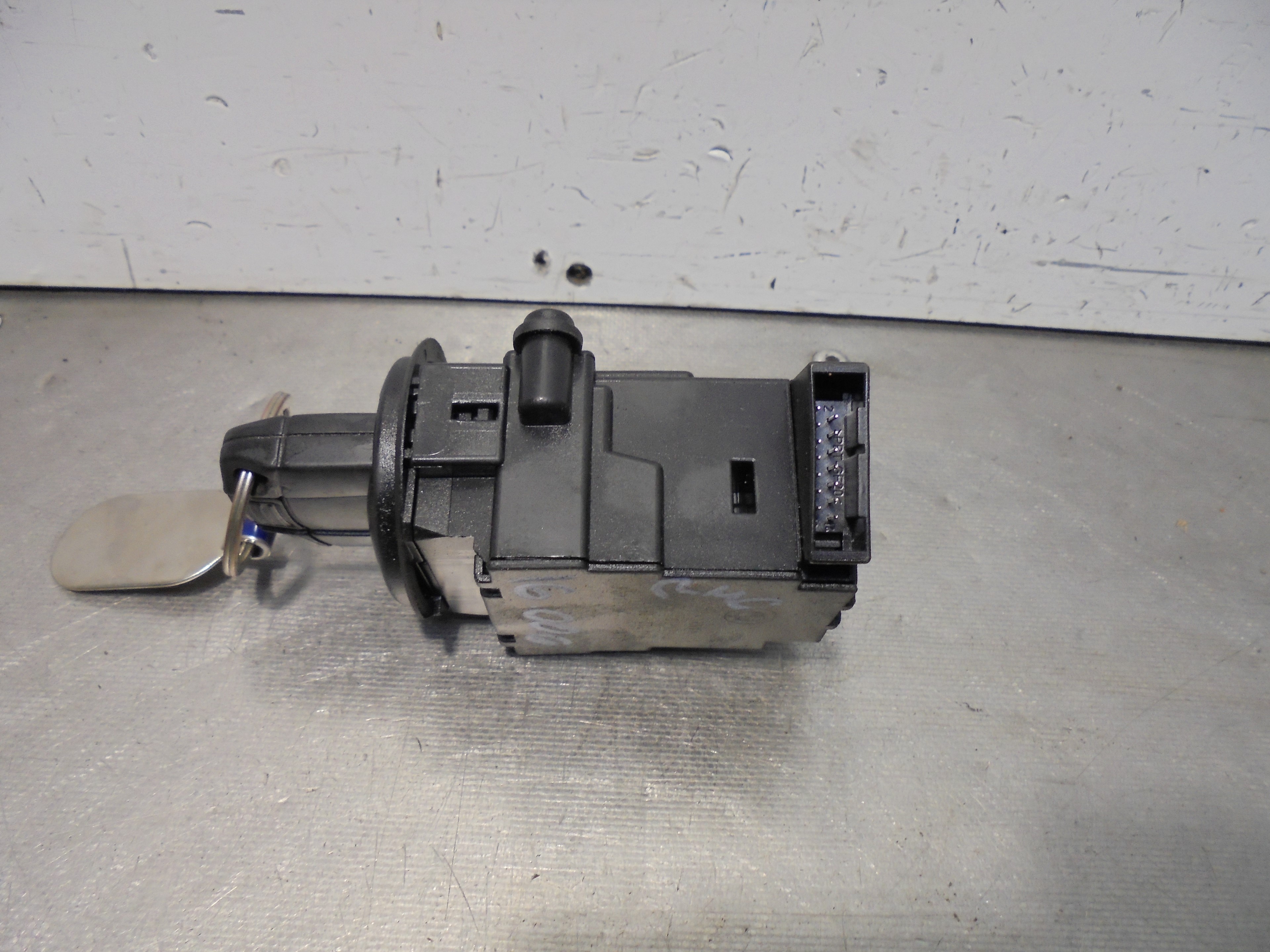 BMW 5 Series E60/E61 (2003-2010) Ignition Lock 695472209 25072066