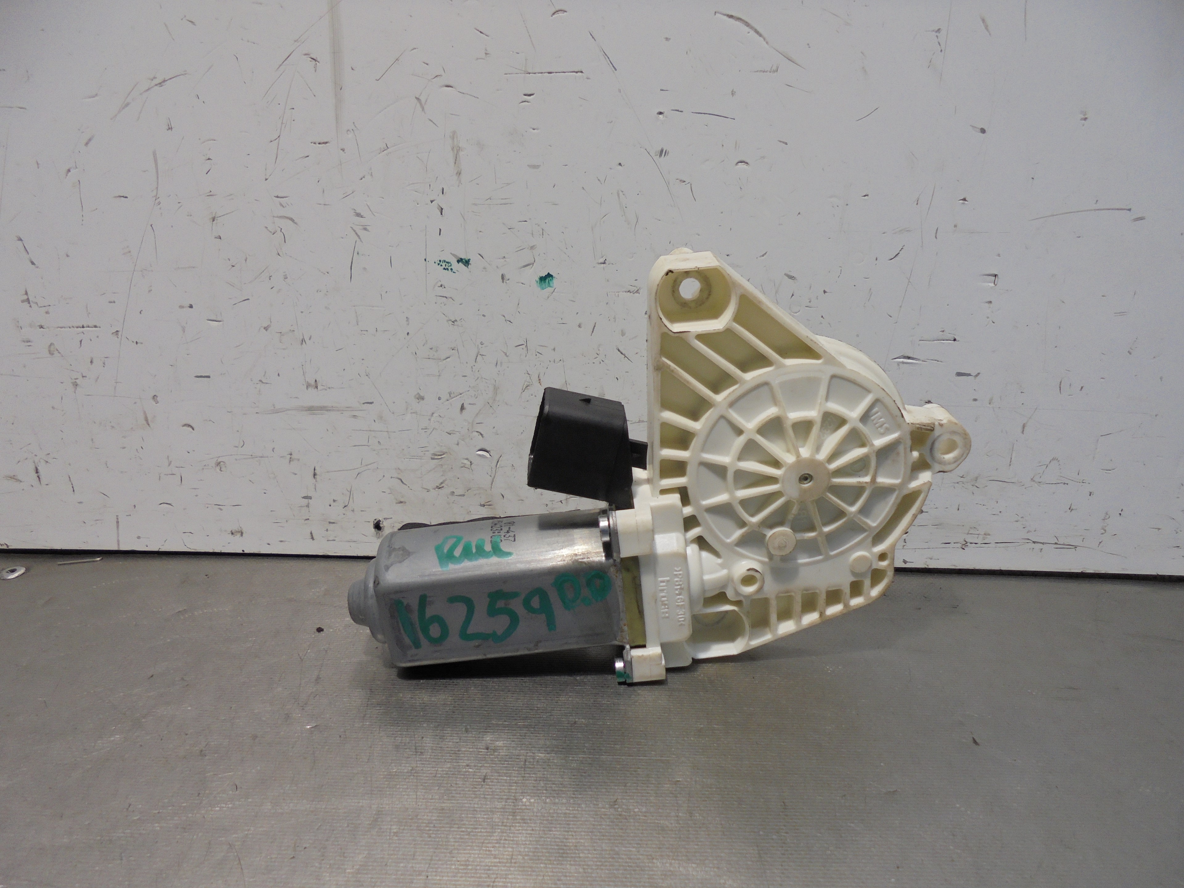 MERCEDES-BENZ CLA-Class C117 (2013-2016) Motor de control geam ușă dreapta față A55382110 25074001