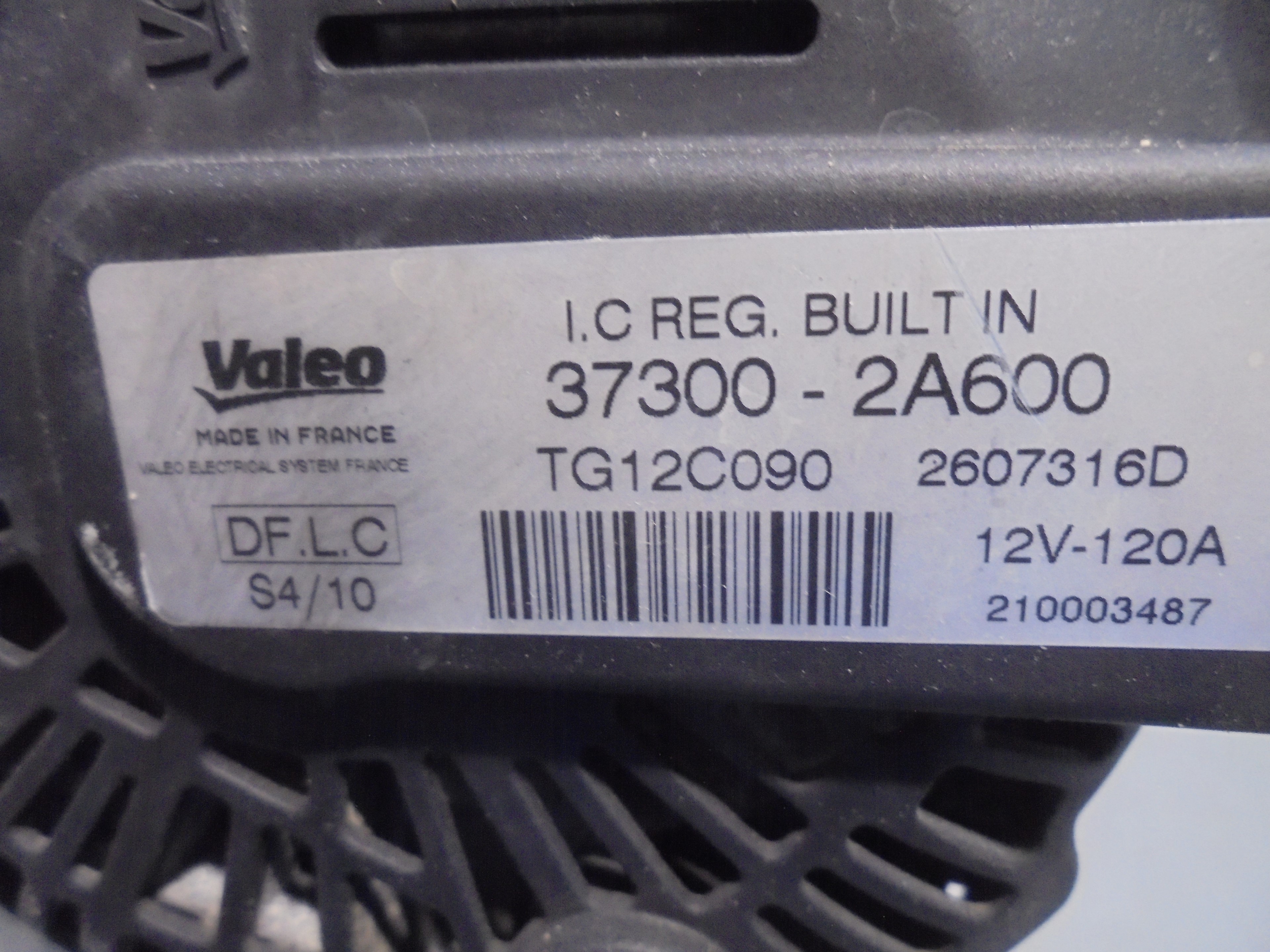 KIA Venga 1 generation (2010-2016) Ģenerators 373002A600 25035516