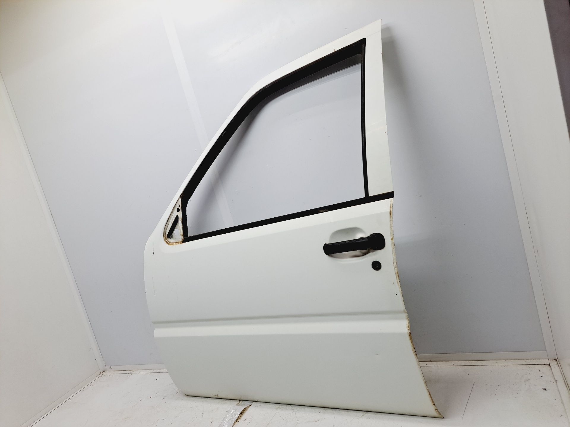 VOLVO Terrano 2 generation (1993-2006) Front Left Door 25215268